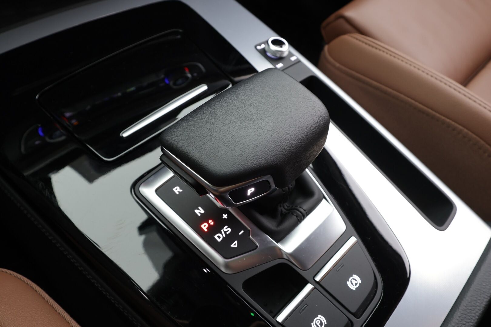 Audi Q5 2023 S line 55 TFSI e 270 kW quattro S tronic Electrified Edition * Koukku / ACC / Matrix-LED / P.Kamera / Sportnahat * - Ilma-alusta / Keyless / 1-om Suomi-auto / Kahdet renkaat / Merkkihuollot - HULLUT BLACKWEEK JATKOT - KORKOTARJOUS 2,49%