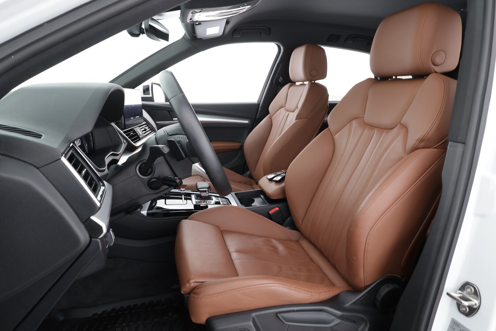 Audi Q5 2023 S line 55 TFSI e 270 kW quattro S tronic Electrified Edition *Koukku / ACC / Matrix-LED / Kamera /  Ilma-alusta / Keyless / Sportnahat * - SOH 98.6% / 1-om Suomi-auto / Kahdet renkaat + vanteet / Merkkihuollot / Huollettu 150tkm