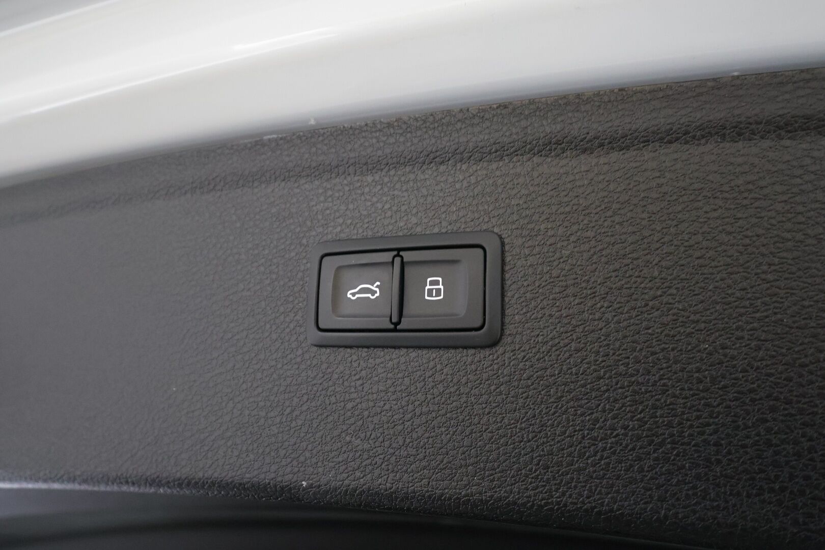 Audi Q5 2023 S line 55 TFSI e 270 kW quattro S tronic Electrified Edition * Koukku / ACC / Matrix-LED / P.Kamera / Sportnahat * - Ilma-alusta / Keyless / 1-om Suomi-auto / Kahdet renkaat / Merkkihuollot - HULLUT BLACKWEEK JATKOT - KORKOTARJOUS 2,49%