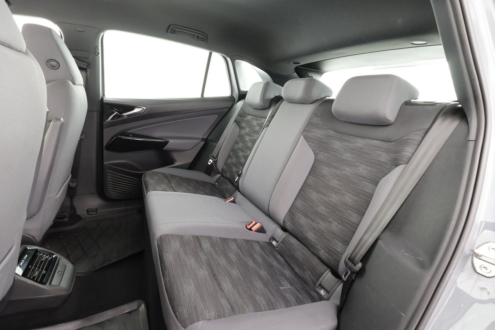 Volkswagen ID.4 2023 Pro Performance 150kW * ILP / Koukku / ACC / LED / P.tutkat / Navi / Kaistavahti / Digimittaristo * - 1-om Suomi-auto / Akku kuntotarkastettu SoH 94,7% /  2x Latauskaapelit / Kahdet renkaat / Merkkihuollettu! - HULLU BLACKWEEK KORKOTARJOUS 2,49%