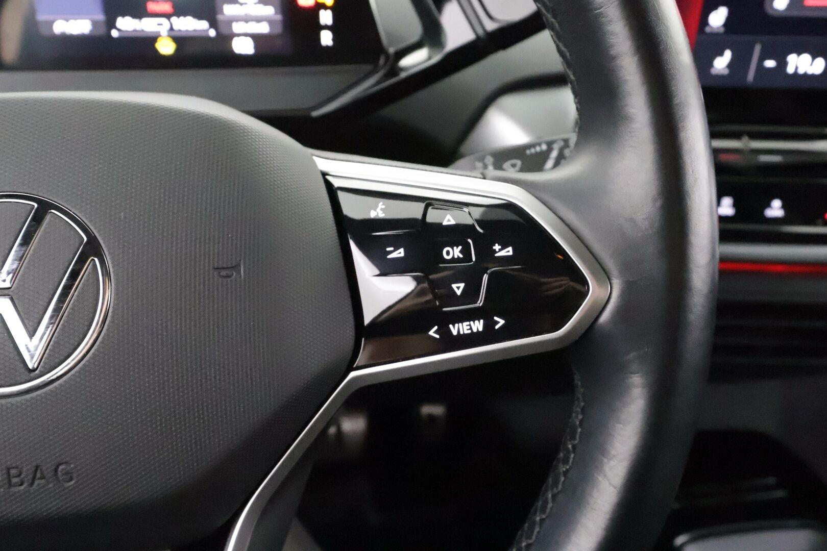 Volkswagen ID.4 2023 Pro Performance 150kW * ILP / Koukku / ACC / LED / P.tutkat / Navi / Kaistavahti / Digimittaristo * - 1-om Suomi-auto / Akku kuntotarkastettu SoH 94,7% /  2x Latauskaapelit / Kahdet renkaat / Merkkihuollettu! - HULLU BLACKWEEK KORKOTARJOUS 2,49%