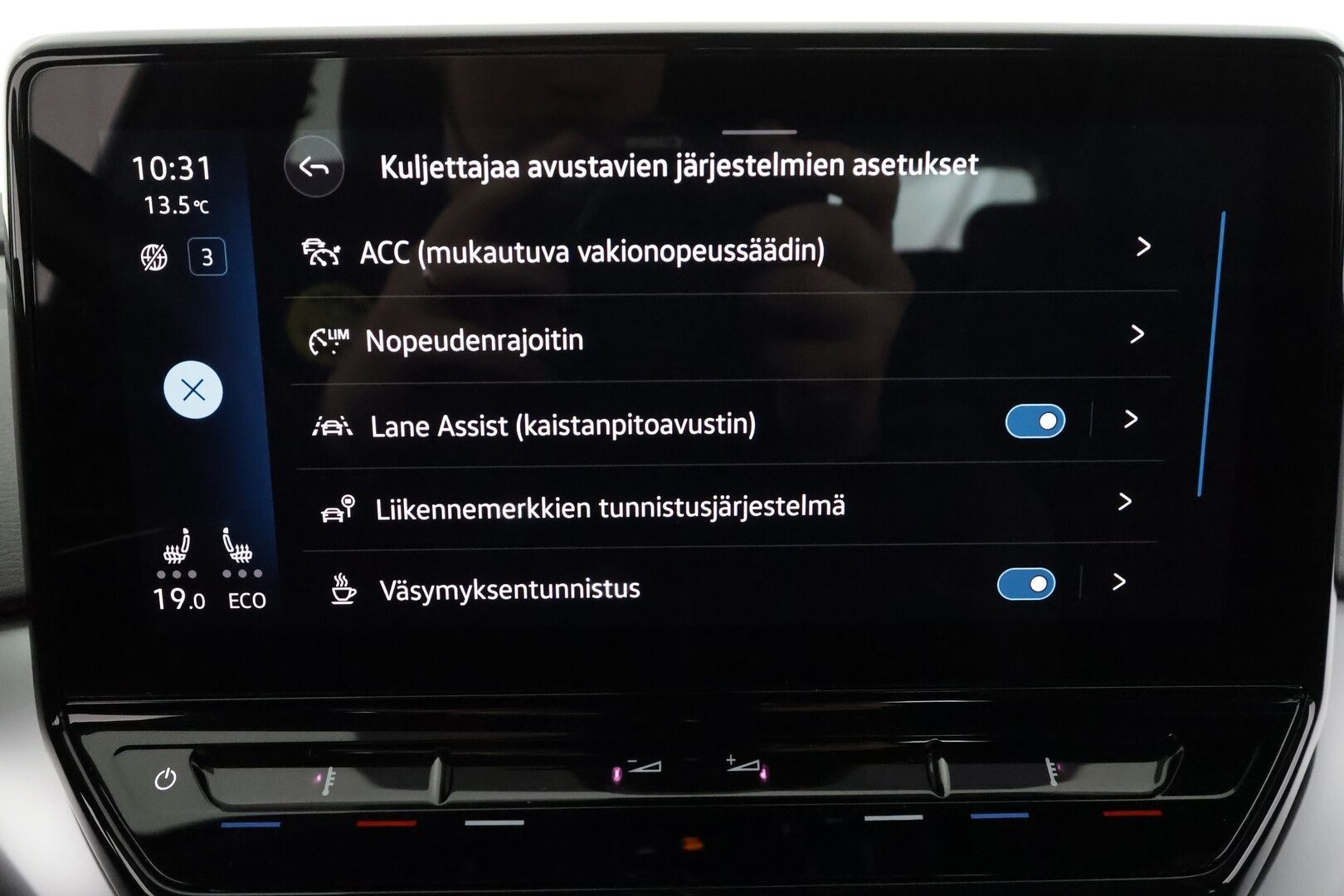 Volkswagen ID.4 2023 Pro Performance 150kW * ILP / Koukku / ACC / LED / P.tutkat / Navi / Kaistavahti / Digimittaristo * - 1-om Suomi-auto / Akku kuntotarkastettu SoH 94,7% /  2x Latauskaapelit / Kahdet renkaat / Merkkihuollettu! - HULLU BLACKWEEK KORKOTARJOUS 2,49%