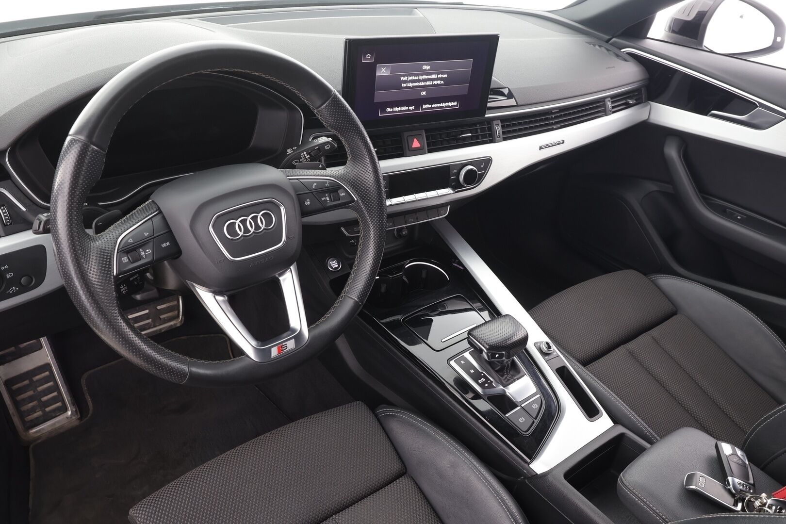 Audi A4 2023 Avant Business S line 40 TFSI 150 kW MHEV quattro S tronic - ACC | P.kamera | Matrix LED | Koukku | Webasto | Sähköpenkit | Suomi-auto | Kahdet renkaat aluvanteilla