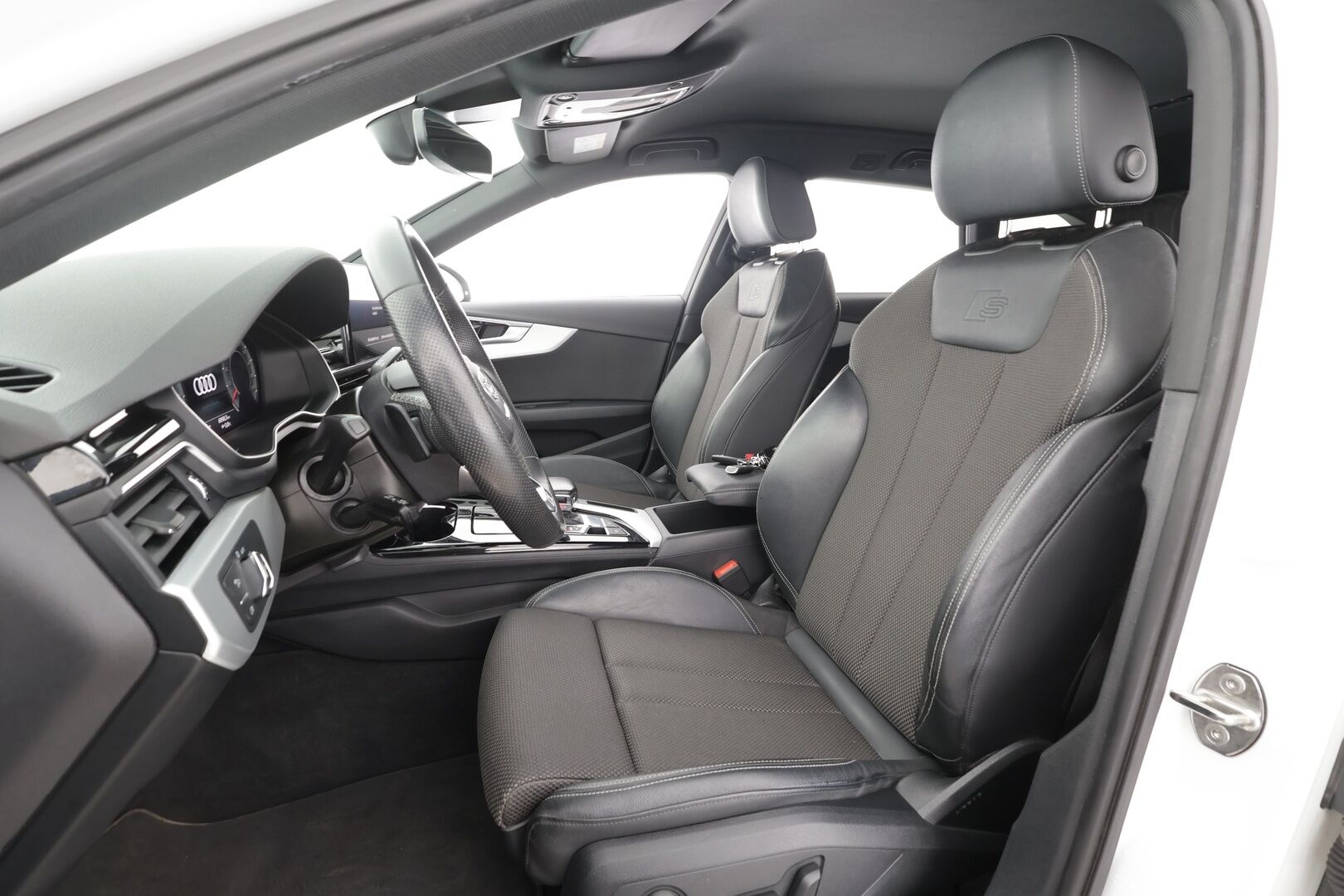 Audi A4 2023 Avant Business S line 40 TFSI 150 kW MHEV quattro S tronic - ACC | P.kamera | Matrix LED | Koukku | Webasto | Sähköpenkit | Suomi-auto | Kahdet renkaat aluvanteilla