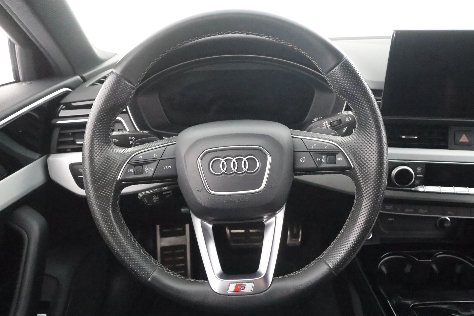 Audi A4 2023 Avant Business S line 40 TFSI 150 kW MHEV quattro S tronic - ACC | P.kamera | Matrix LED | Koukku | Webasto | Sähköpenkit | Suomi-auto | Kahdet renkaat aluvanteilla