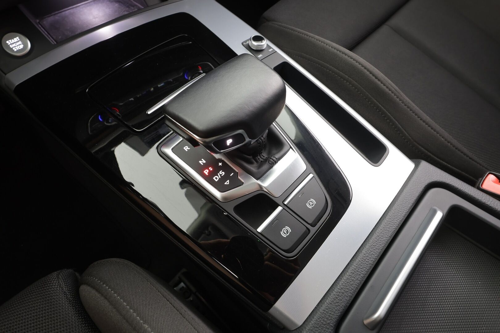 Audi Q5 2023 Progress 50 TFSI e 220 kW quattro S tronic - ACC | Koukku | LED | P.Kamera | Urheiluistuimet | Keyless | Apple&Android | SOH 98.7% 1.Om Suomi auto | Kahdet renkaat Audin alumiinivantein | Kot i& Kauppalaturi |