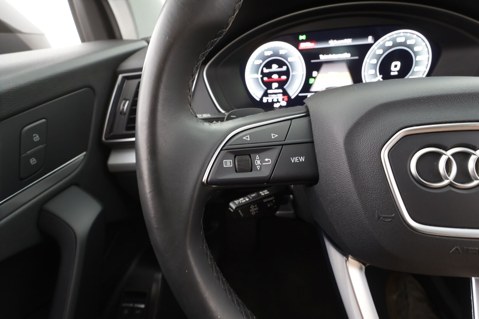 Audi Q5 2023 Progress 50 TFSI e 220 kW quattro S tronic - ACC | Koukku | LED | P.Kamera | Urheiluistuimet | Keyless | Apple&Android | SOH 98.7% 1.Om Suomi auto | Kahdet renkaat Audin alumiinivantein | Kot i& Kauppalaturi |