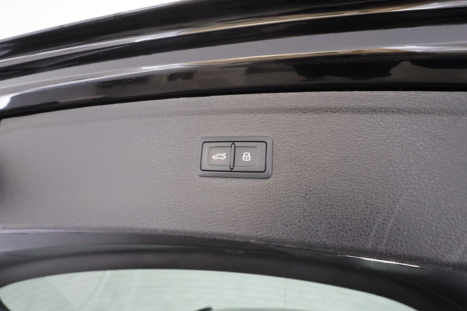 Audi Q5 2023 Progress 50 TFSI e 220 kW quattro S tronic - ACC | Koukku | LED | P.Kamera | Urheiluistuimet | Keyless | Apple&Android | SOH 98.7% 1.Om Suomi auto | Kahdet renkaat Audin alumiinivantein | Kot i& Kauppalaturi |
