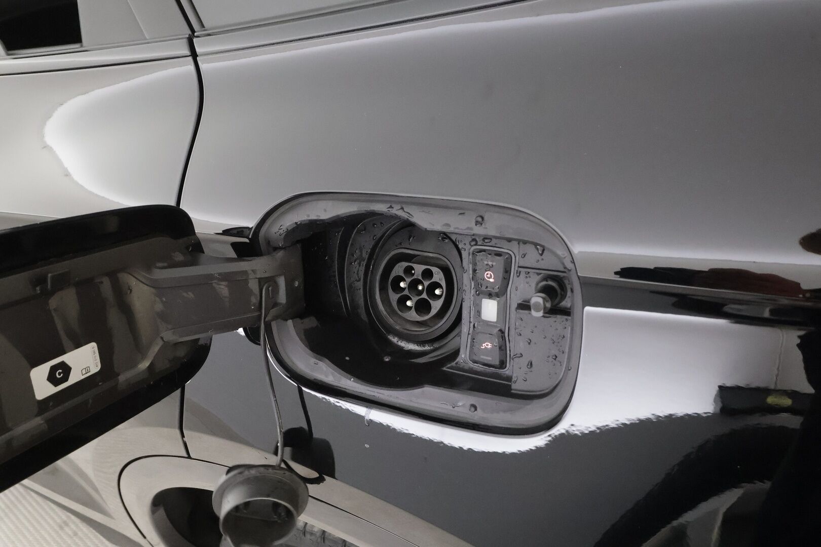 Audi Q5 2023 Progress 50 TFSI e 220 kW quattro S tronic - ACC | Koukku | LED | P.Kamera | Urheiluistuimet | Keyless | Apple&Android | SOH 98.7% 1.Om Suomi auto | Kahdet renkaat Audin alumiinivantein | Kot i& Kauppalaturi |