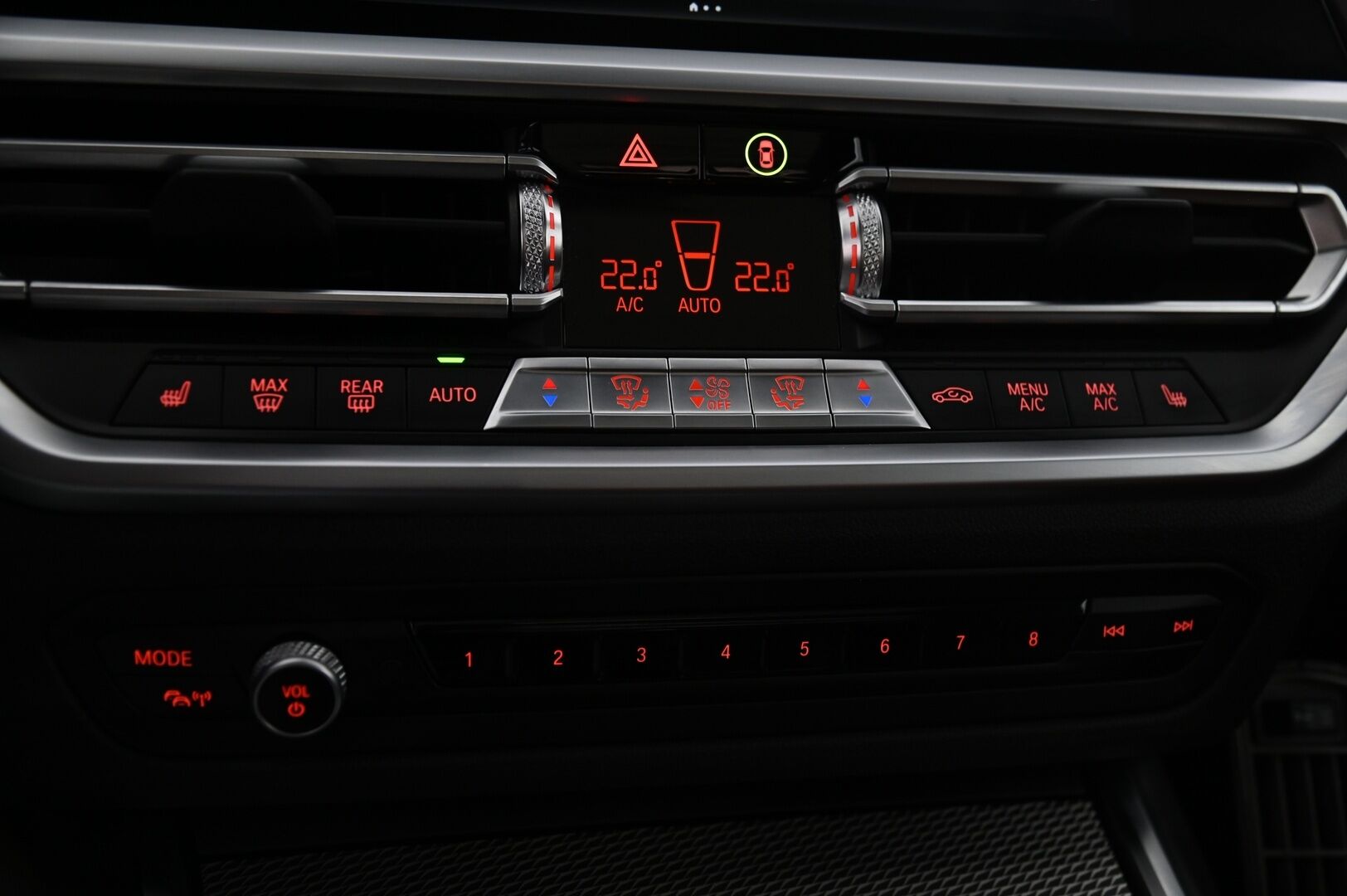 BMW 220 2022 d A G42 Coupé M-Sport * HUD / Adapt.Vakkari / Harman&Kardon / Vetokoukku / Vernasca Nahkasisusta / Adapt.LED - 3,99 % KORKOTARJOUS TÄHÄN AUTOON 30.9. ASTI! - * Todella näyttävä harvinaisuus / 2x renkailla / Jäätävillä varusteilla *