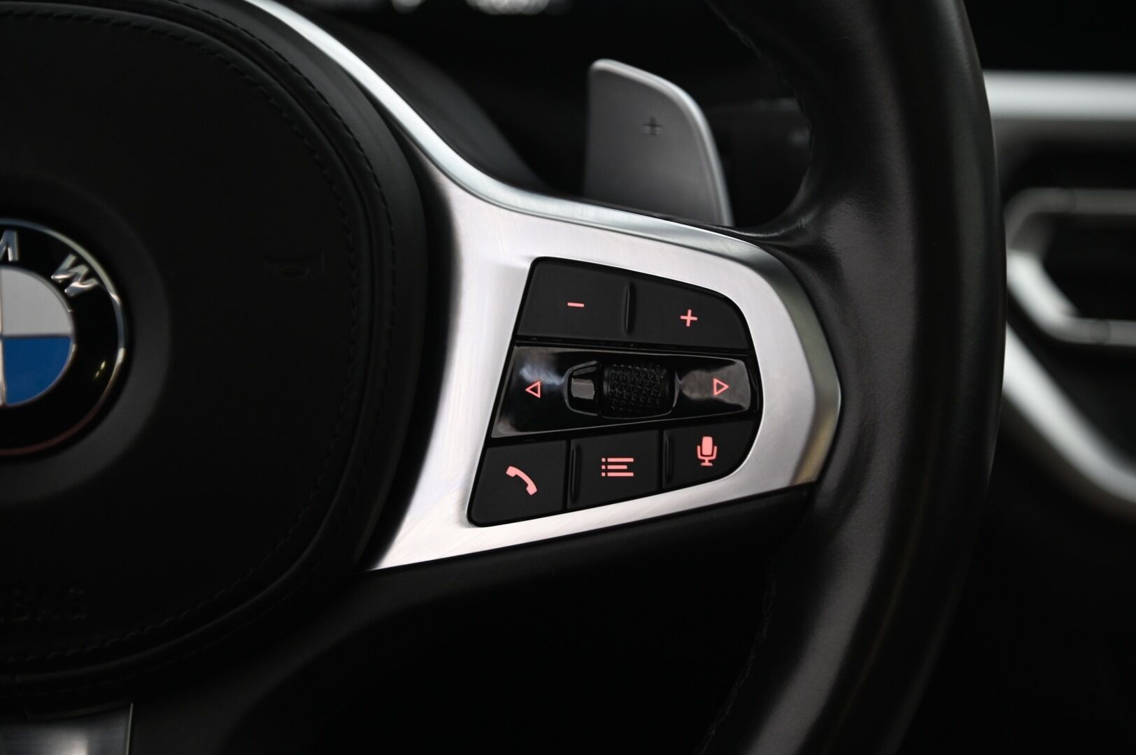 BMW 220 2022 d A G42 Coupé M-Sport * HUD / Adapt.Vakkari / Harman&Kardon / Vetokoukku / Vernasca Nahkasisusta / Adapt.LED - 3,99 % KORKOTARJOUS TÄHÄN AUTOON 30.9. ASTI! - * Todella näyttävä harvinaisuus / 2x renkailla / Jäätävillä varusteilla *