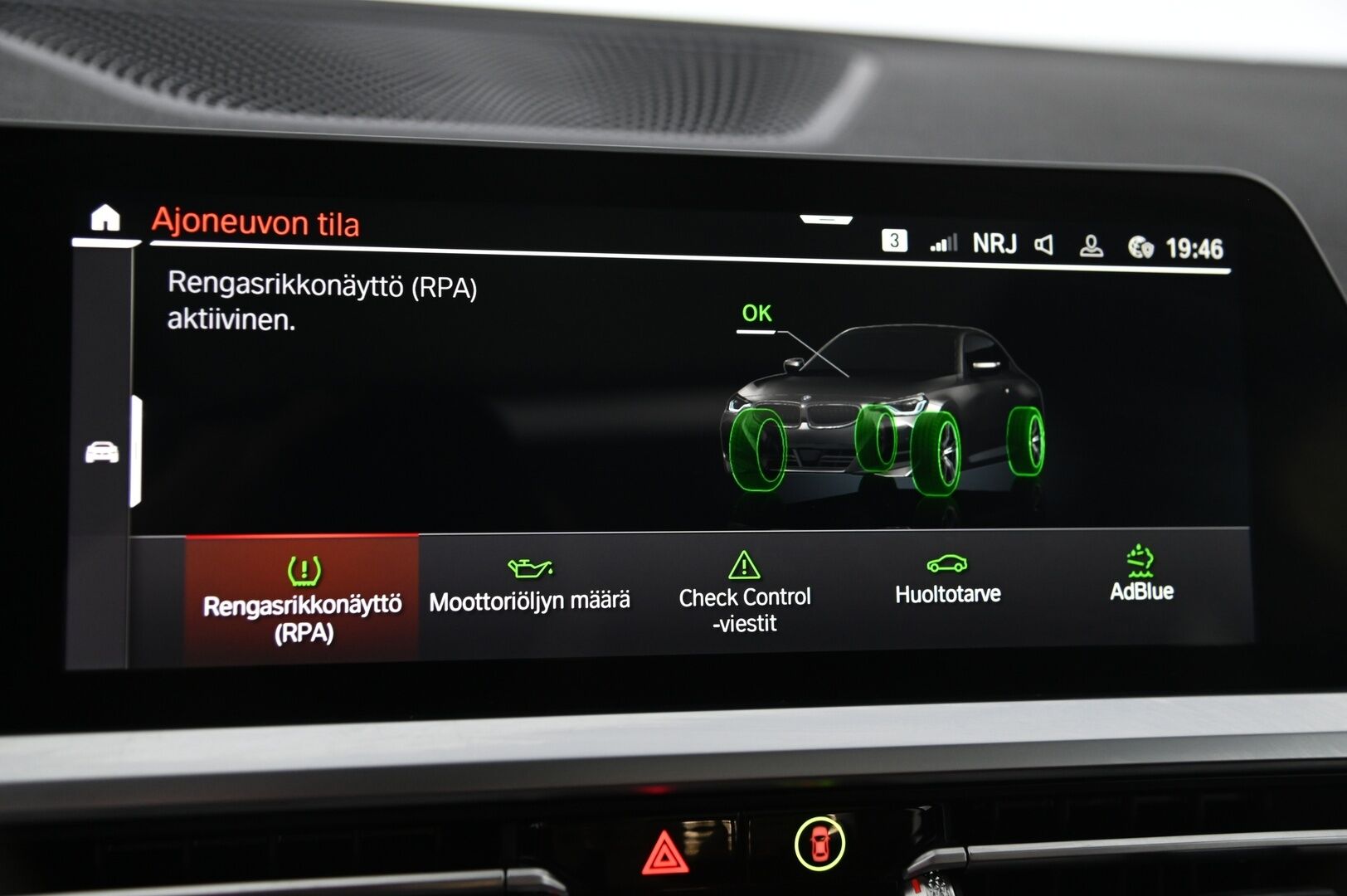 BMW 220 2022 d A G42 Coupé M-Sport * HUD / Adapt.Vakkari / Harman&Kardon / Vetokoukku / Vernasca Nahkasisusta / Adapt.LED - 3,99 % KORKOTARJOUS TÄHÄN AUTOON 30.9. ASTI! - * Todella näyttävä harvinaisuus / 2x renkailla / Jäätävillä varusteilla *