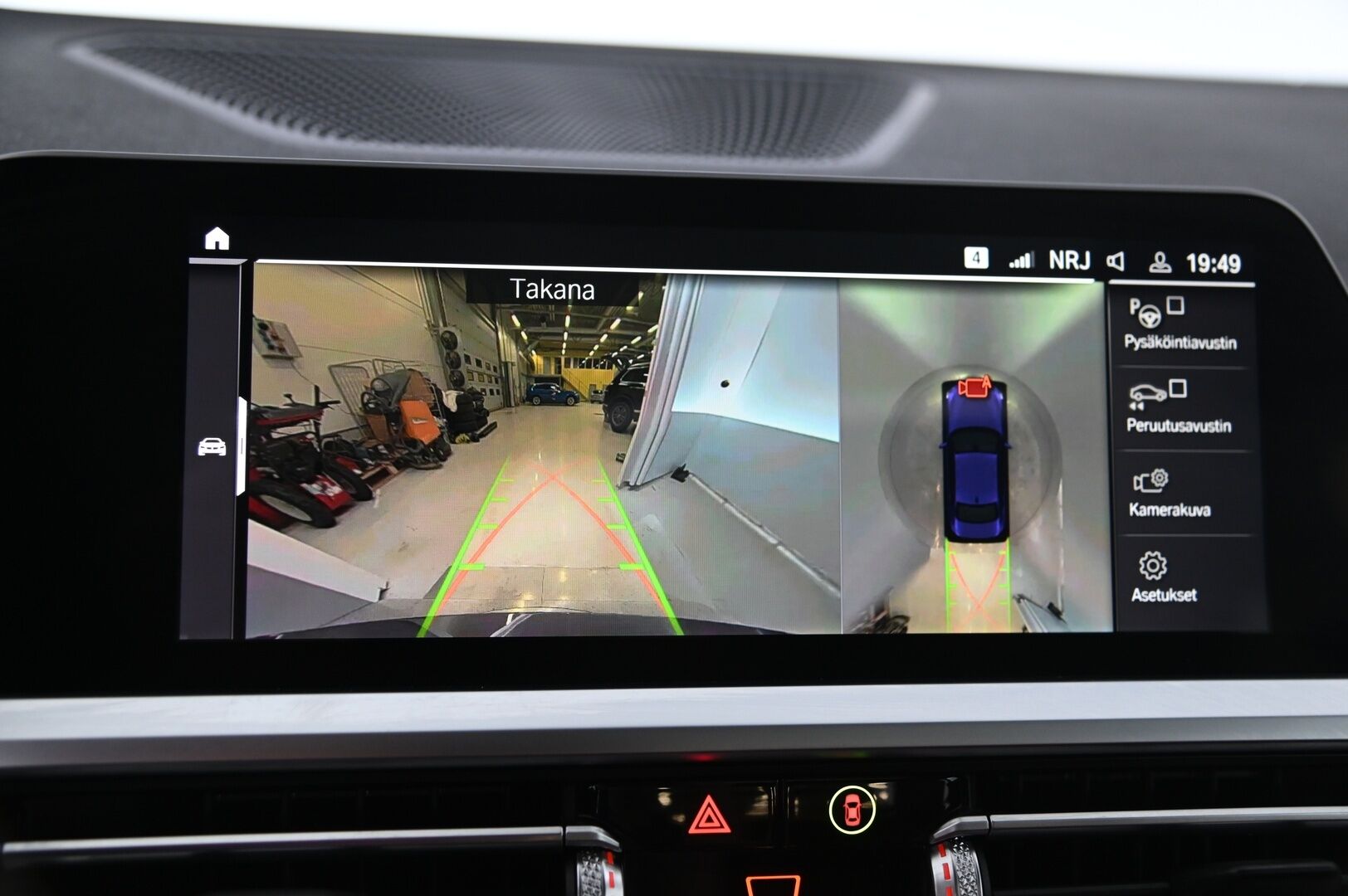 BMW 220 2022 d A G42 Coupé M-Sport * HUD / Adapt.Vakkari / Harman&Kardon / Vetokoukku / Vernasca Nahkasisusta / Adapt.LED - 3,99 % KORKOTARJOUS TÄHÄN AUTOON 30.9. ASTI! - * Todella näyttävä harvinaisuus / 2x renkailla / Jäätävillä varusteilla *