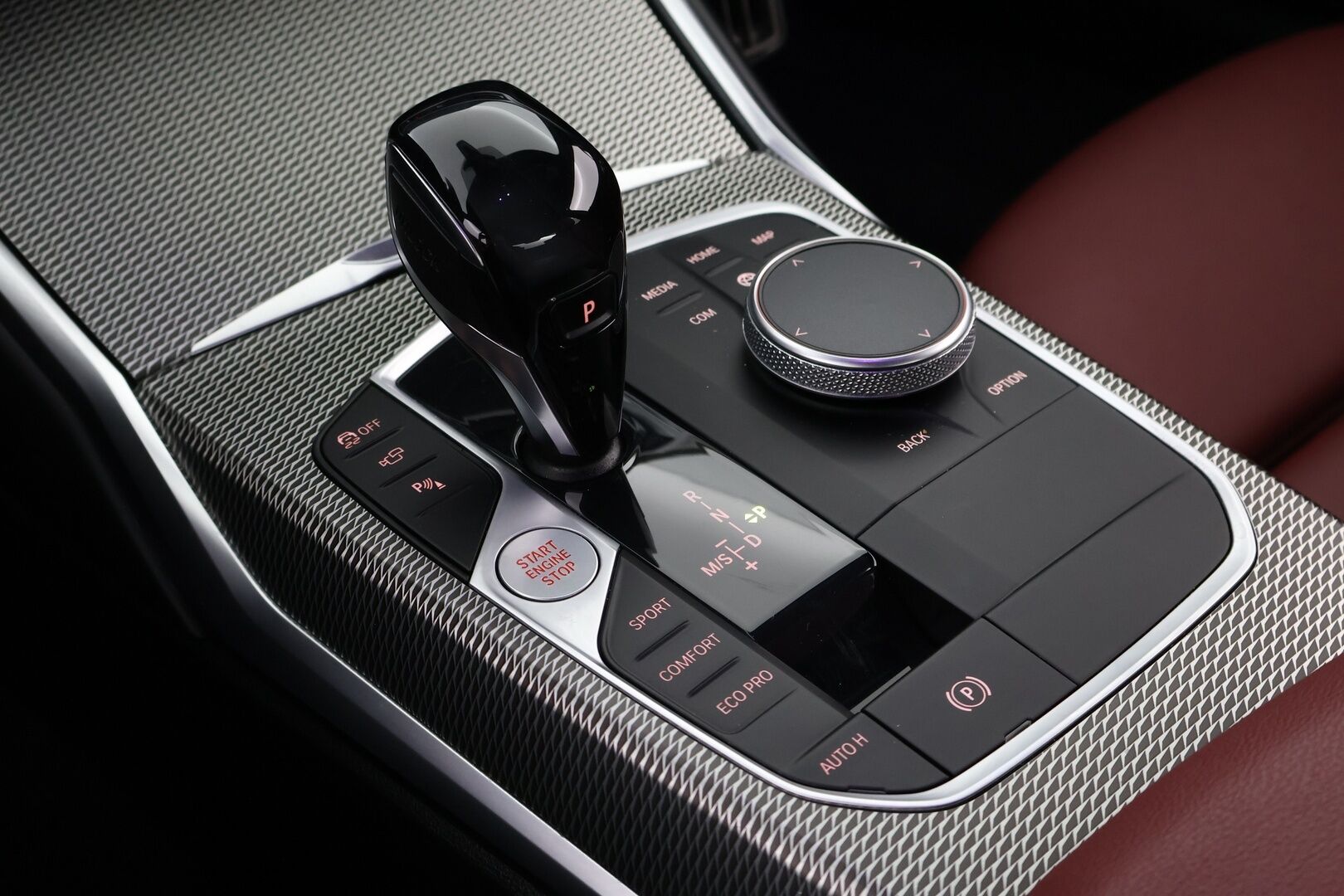 BMW 220 2022 d A G42 Coupé M-Sport * HUD / Adapt.Vakkari / Harman&Kardon / Vetokoukku / Vernasca Nahkasisusta / Adapt.LED - * Todella näyttävä harvinaisuus / 2x renkailla / Jäätävillä varusteilla *