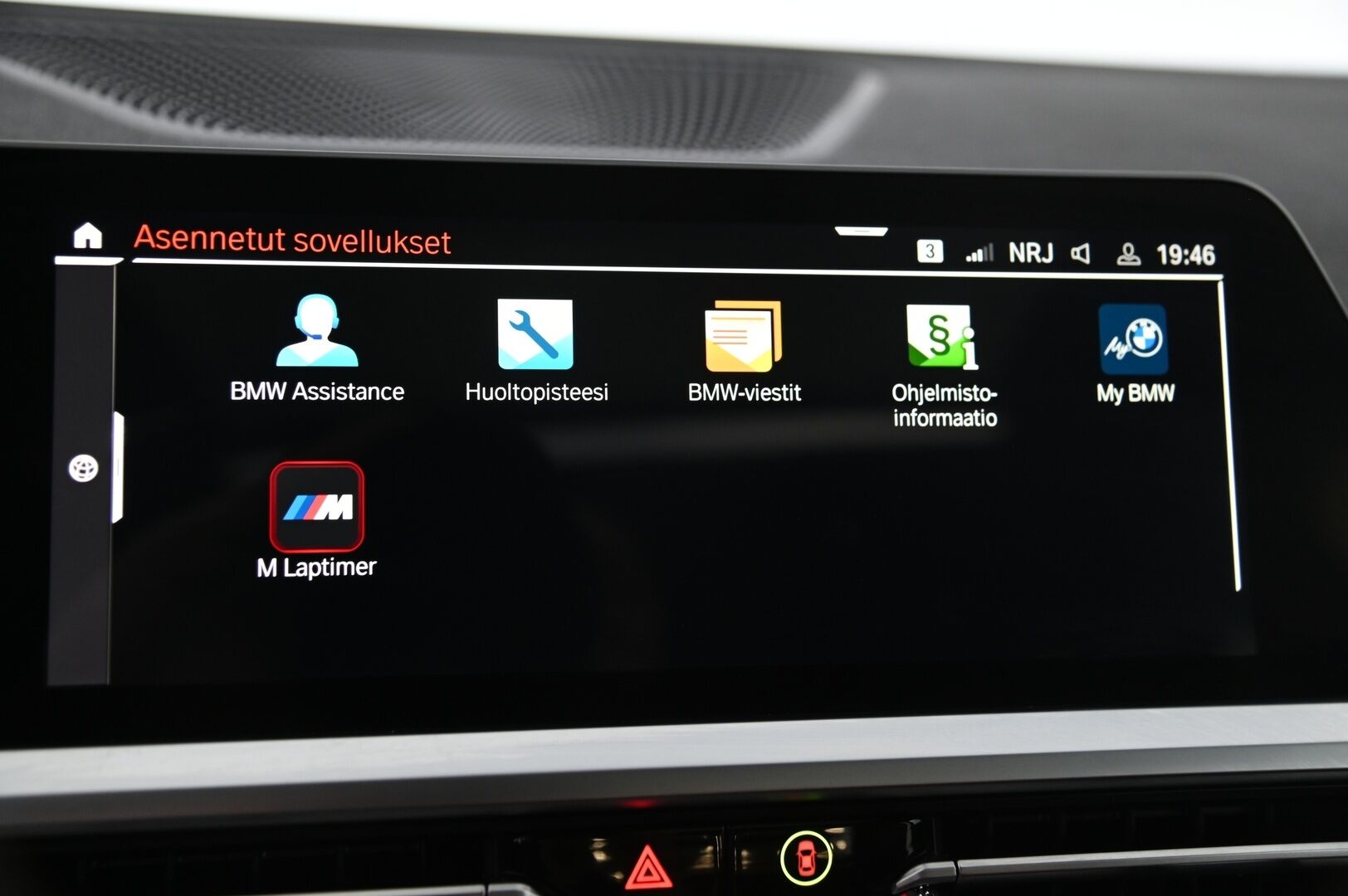 BMW 220 2022 d A G42 Coupé M-Sport * HUD / Adapt.Vakkari / Harman&Kardon / Vetokoukku / Vernasca Nahkasisusta / Adapt.LED - 3,99 % KORKOTARJOUS TÄHÄN AUTOON 30.9. ASTI! - * Todella näyttävä harvinaisuus / 2x renkailla / Jäätävillä varusteilla *