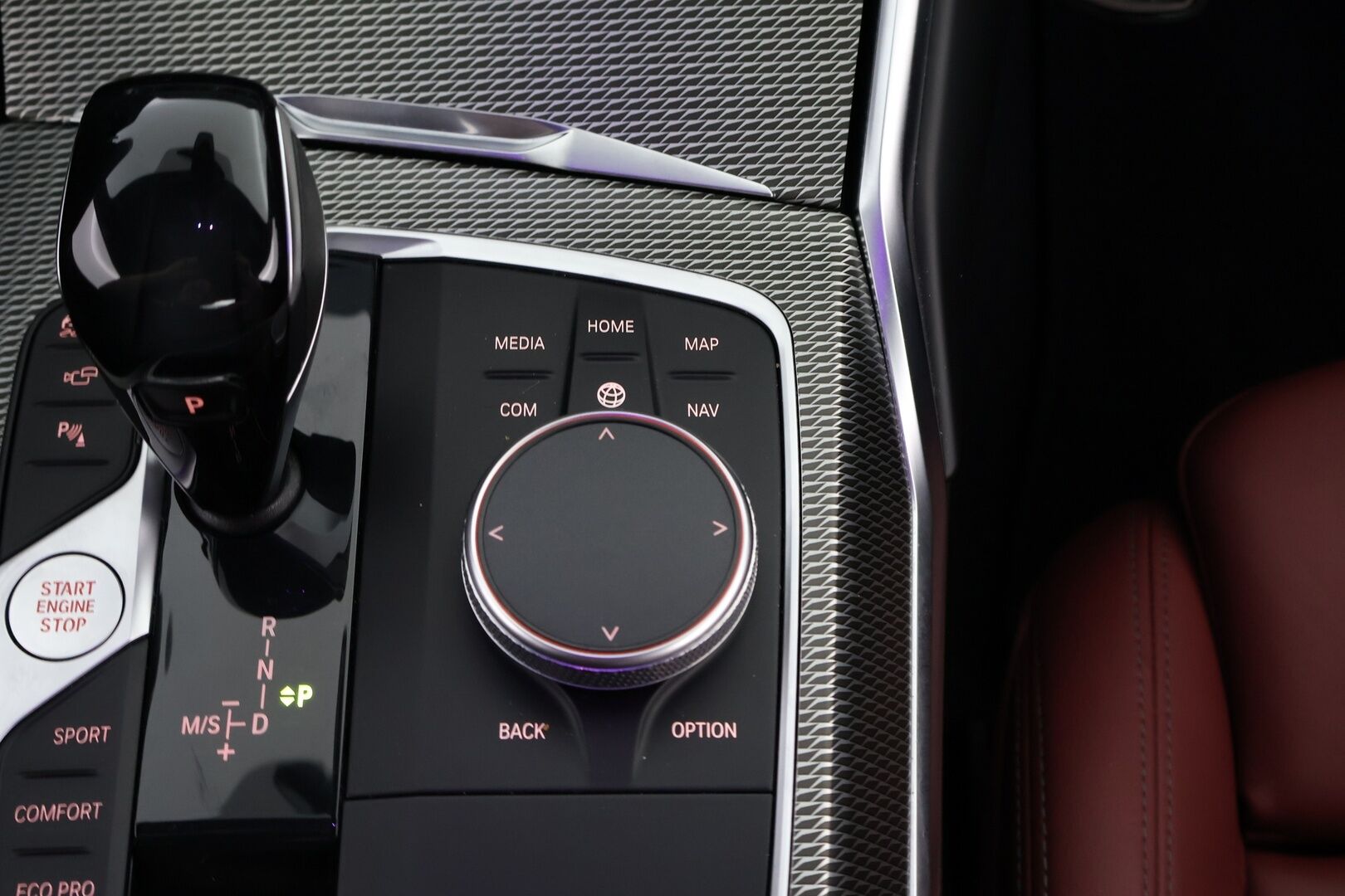 BMW 220 2022 d A G42 Coupé M-Sport * HUD / Adapt.Vakkari / Harman&Kardon / Vetokoukku / Vernasca Nahkasisusta / Adapt.LED - * Todella näyttävä harvinaisuus / 2x renkailla / Jäätävillä varusteilla *