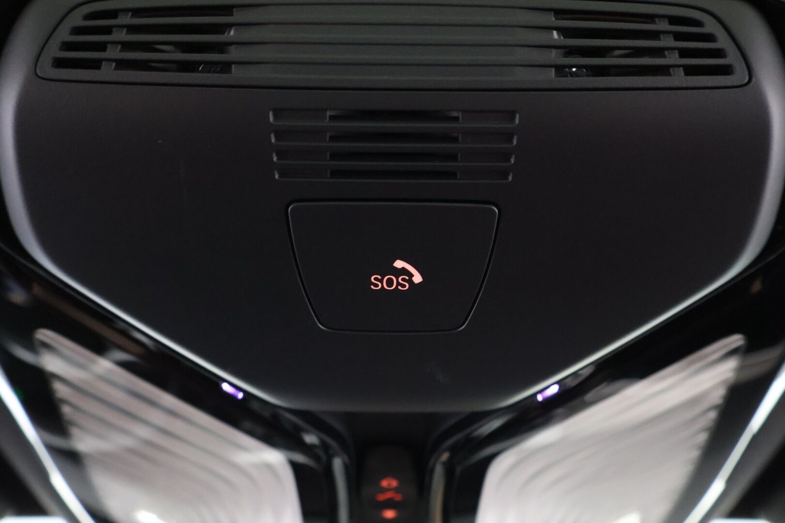 BMW 220 2022 d A G42 Coupé M-Sport * HUD / Adapt.Vakkari / Harman&Kardon / Vetokoukku / Vernasca Nahkasisusta / Adapt.LED - * Todella näyttävä harvinaisuus / 2x renkailla / Jäätävillä varusteilla *