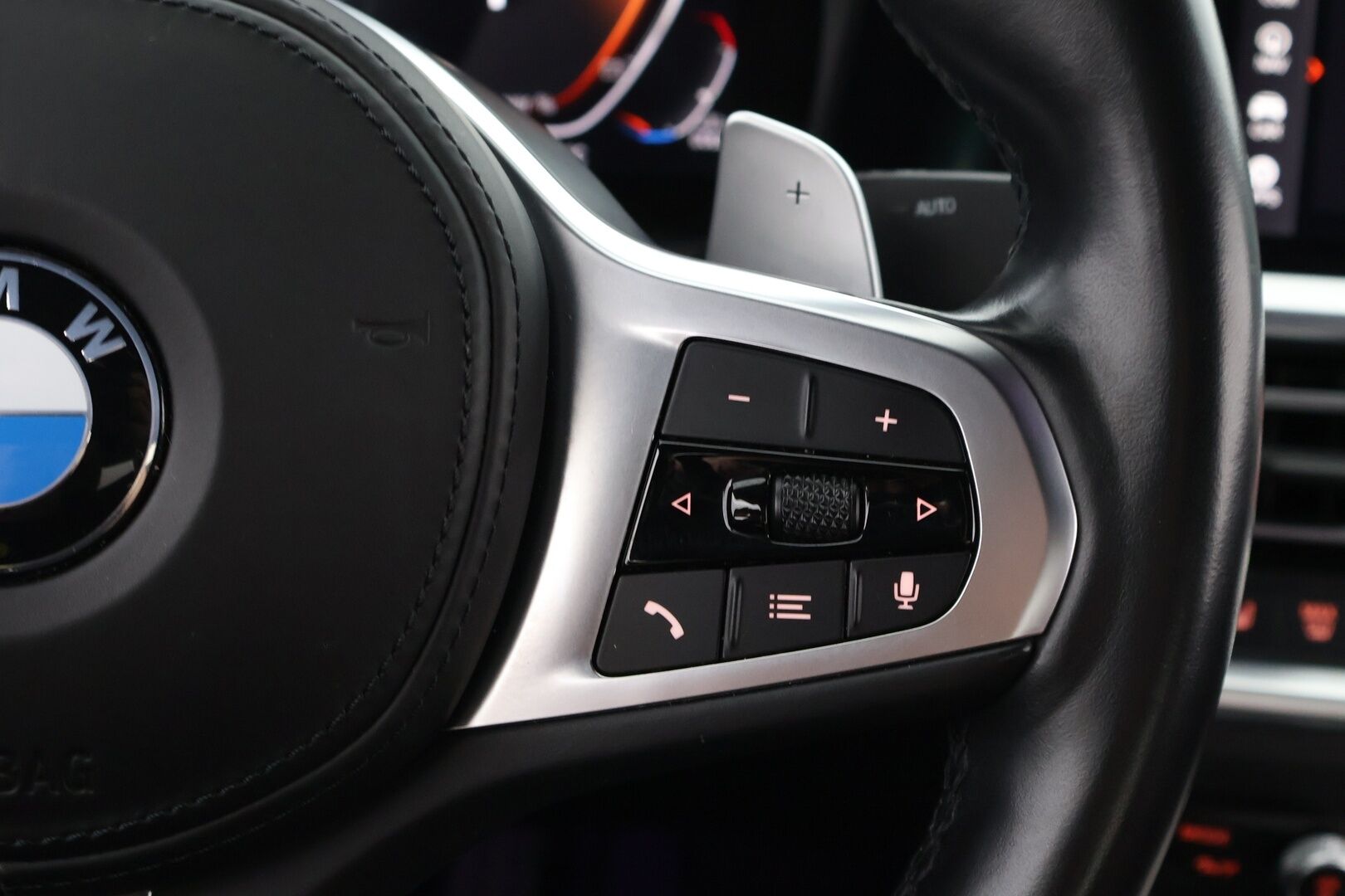 BMW 220 2022 d A G42 Coupé M-Sport * HUD / Adapt.Vakkari / Harman&Kardon / Vetokoukku / Vernasca Nahkasisusta / Adapt.LED - * Todella näyttävä harvinaisuus / 2x renkailla / Jäätävillä varusteilla *