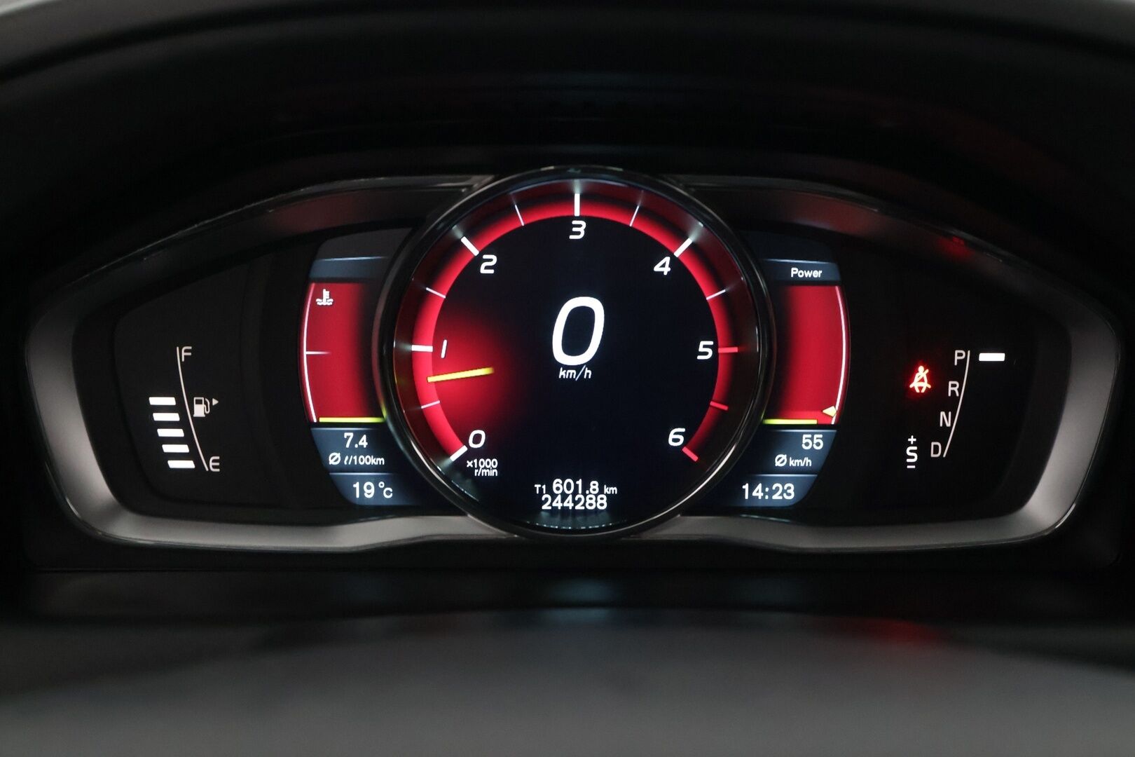 Volvo XC60 2014 D5 AWD aut R-Design Polestar - Digimittari / Webasto / Koukku / Nahat