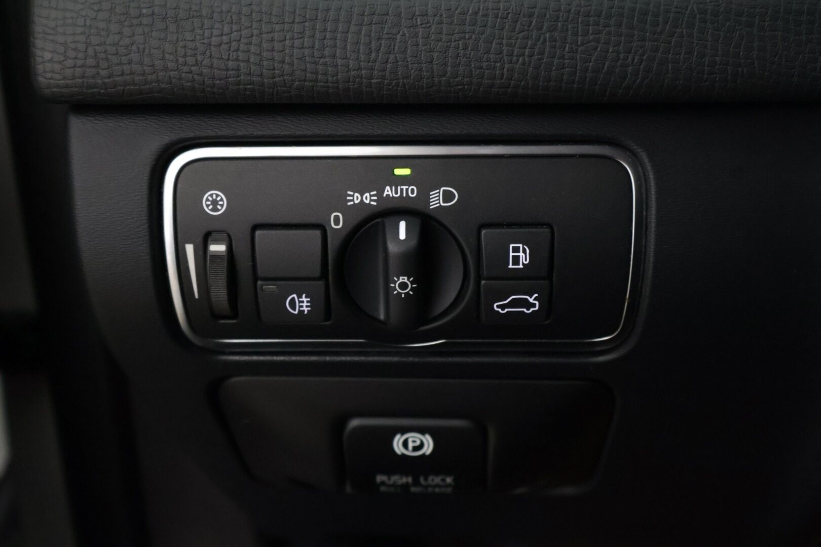 Volvo XC60 2014 D5 AWD aut R-Design Polestar - Digimittari / Webasto / Koukku / Nahat