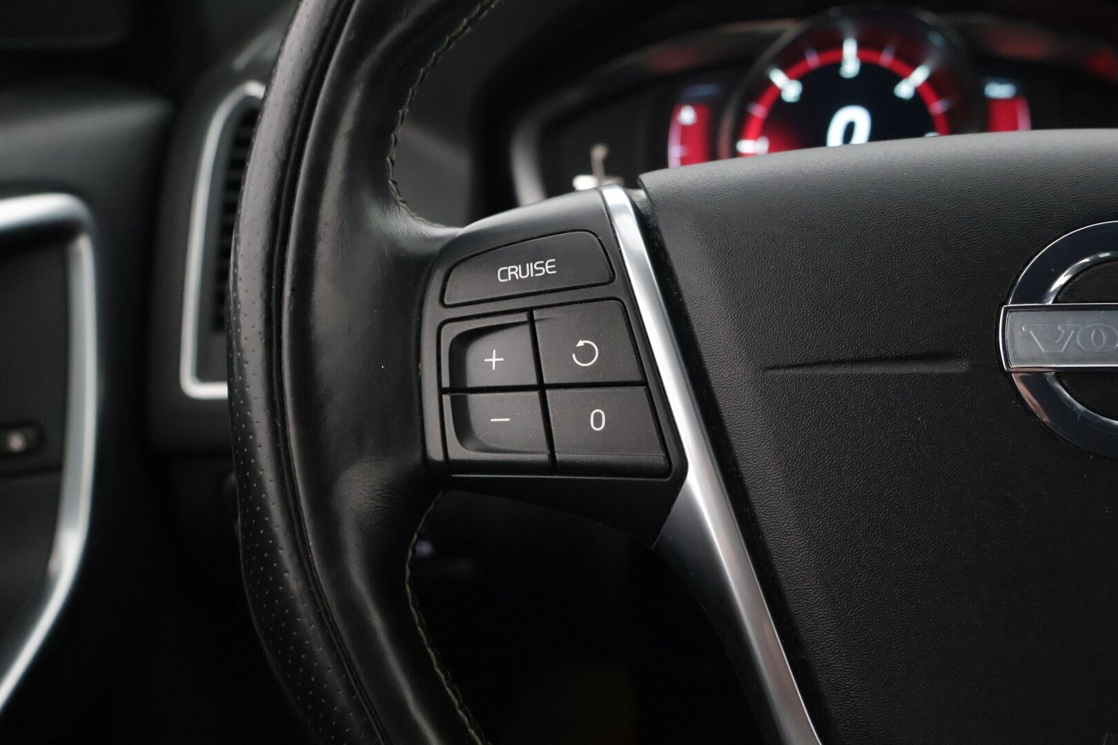 Volvo XC60 2014 D5 AWD aut R-Design Polestar - Digimittari / Webasto / Koukku / Nahat