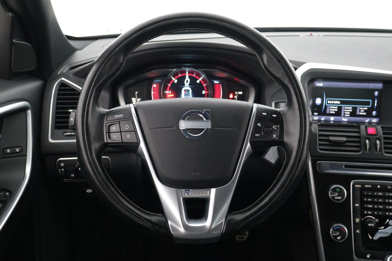 Volvo XC60 2014 D5 AWD aut R-Design Polestar - Digimittari / Webasto / Koukku / Nahat