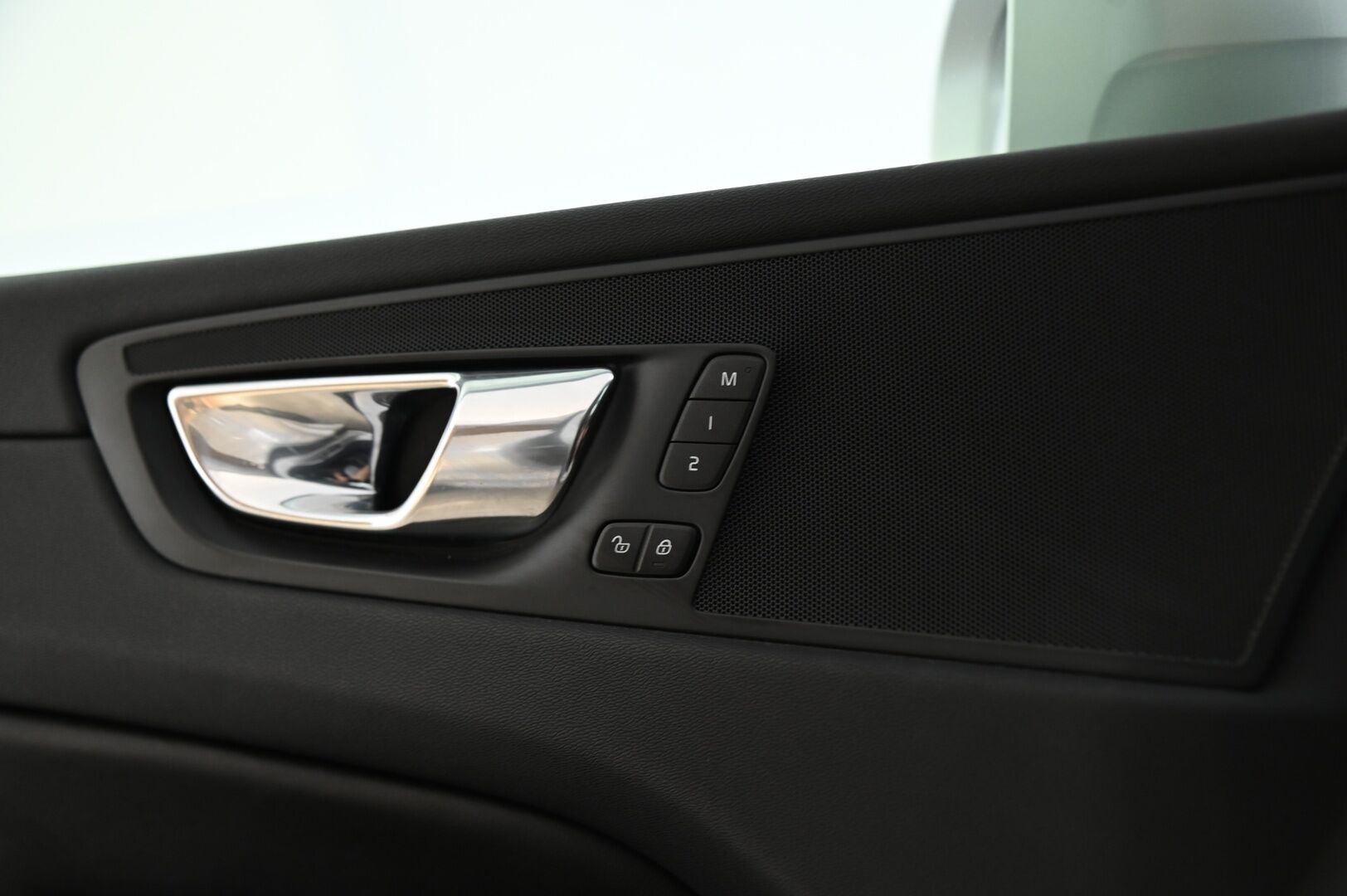 Volvo XC60 2018 T8 AWD R-Design aut **ACC  / Pilot assist / Panorama / Keyless / S.Koukku**