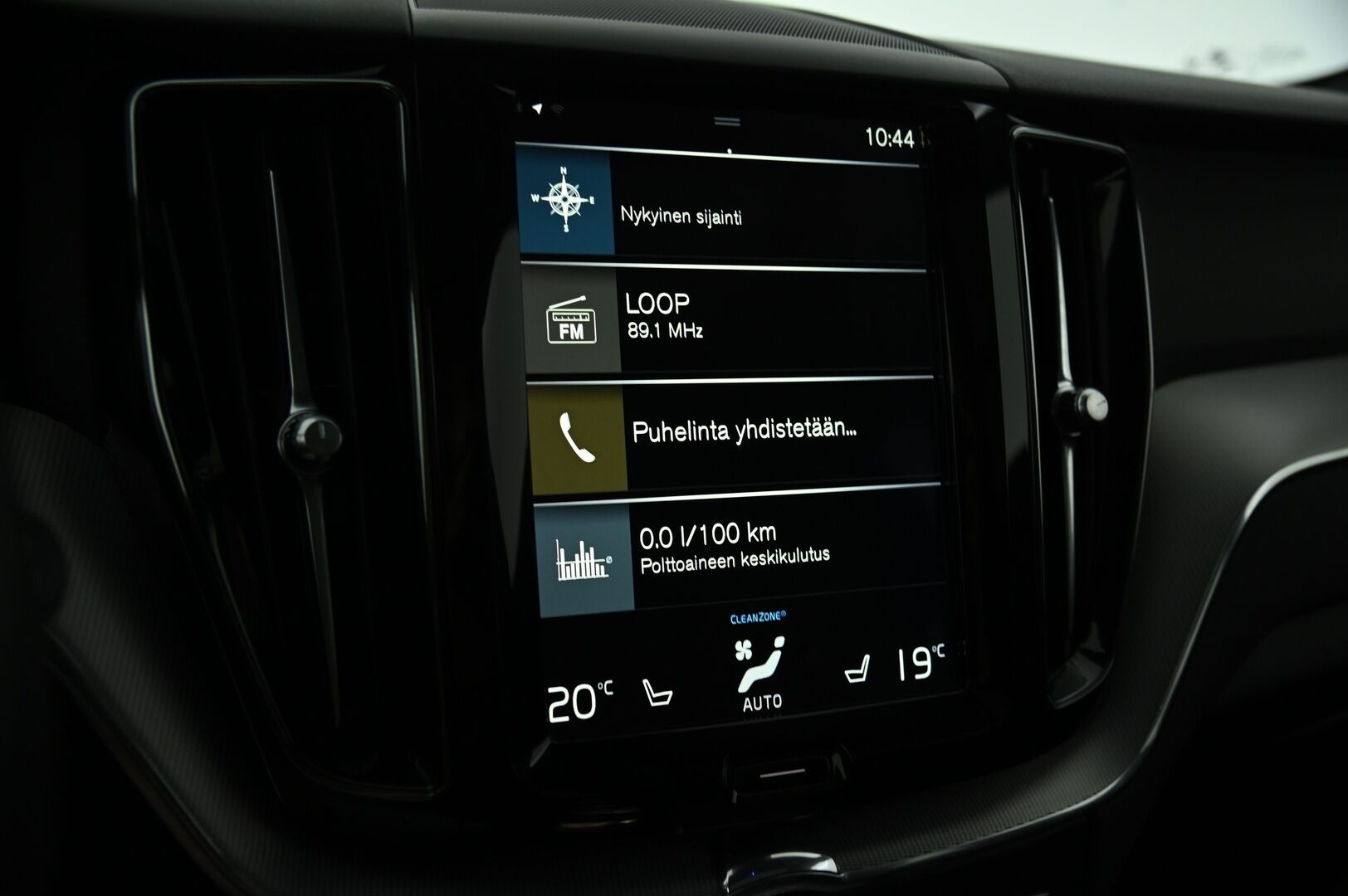 Volvo XC60 2018 T8 AWD R-Design aut **ACC  / Pilot assist / Panorama / Keyless / S.Koukku**