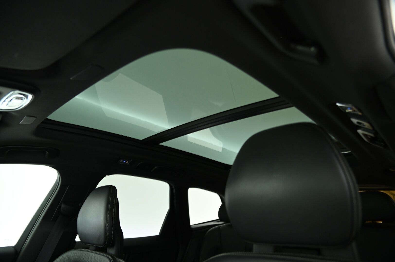 Volvo XC60 2018 T8 AWD R-Design aut **ACC  / Pilot assist / Panorama / Keyless / S.Koukku** - Särmä huoltohistoria! / Hieno kuntoinen! / Akku kuntotarkastettu