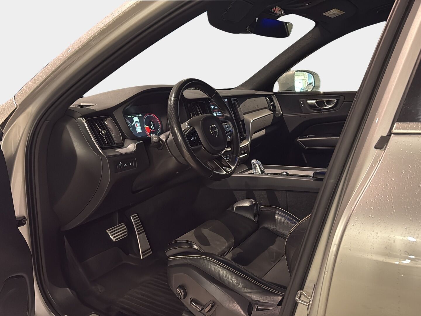 Volvo XC60 2018 T8 AWD R-Design aut - | VOC | ACC | Webasto | Koukku alletaittuva | LED | NAV | Sportti penkit | P.Kamera | S.Luukku |