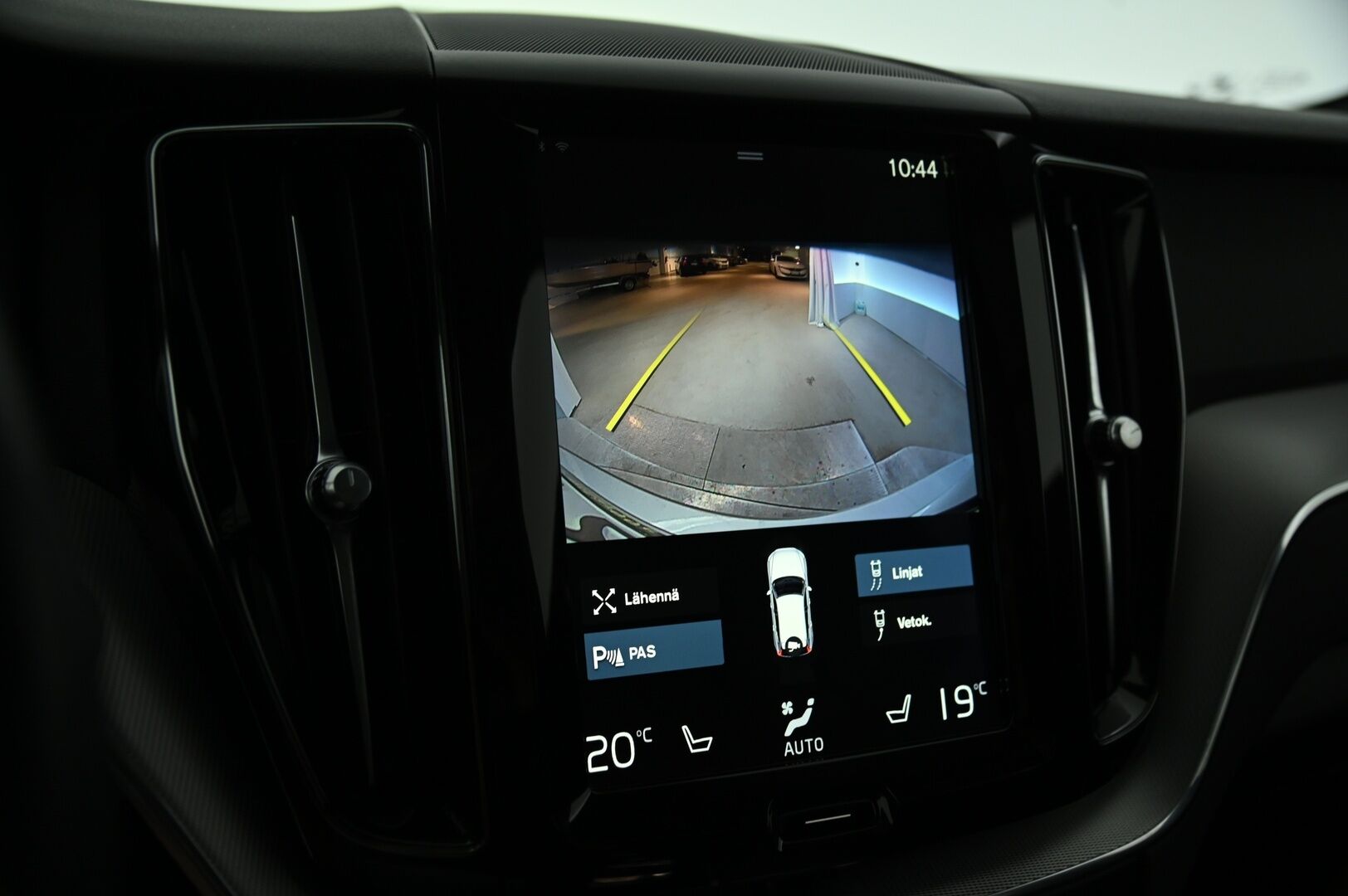 Volvo XC60 2018 T8 AWD R-Design aut **ACC  / Pilot assist / Panorama / Keyless / S.Koukku** - Särmä huoltohistoria! / Hieno kuntoinen! / Akku kuntotarkastettu