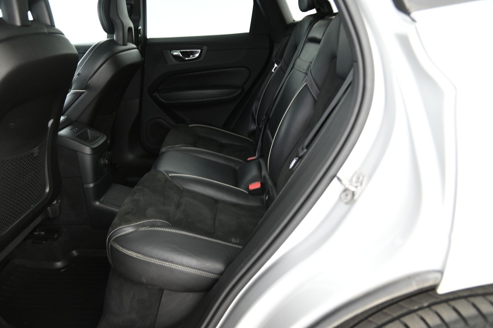 Volvo XC60 2018 T8 AWD R-Design aut **ACC  / Pilot assist / Panorama / Keyless / S.Koukku** - Särmä huoltohistoria! / Hieno kuntoinen! / Akku kuntotarkastettu