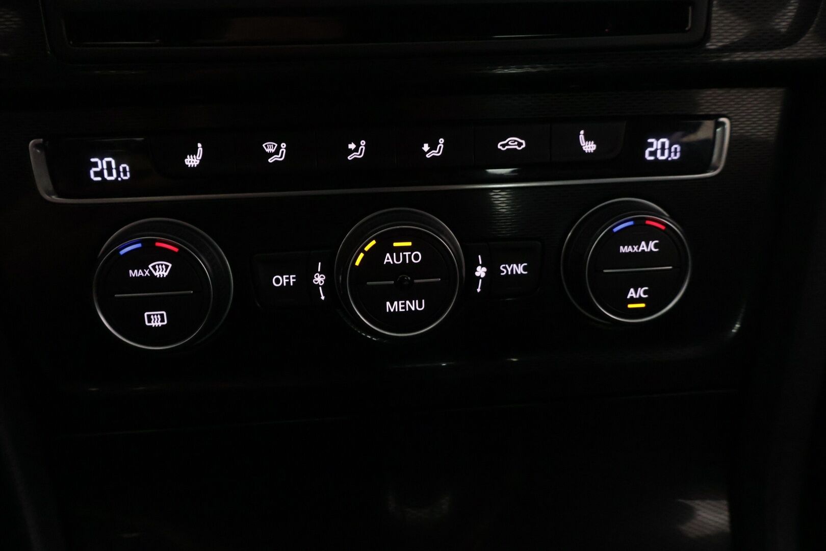 VOLKSWAGEN GOLF 2015 GTE Plug-In Hybrid 150kW - *ACC | Navigointi | LED-ajovalot | Front assist | Kattavasti huollettu | 2x Renkaat & Vanteet*