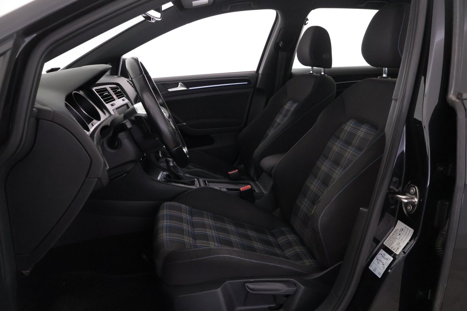VOLKSWAGEN GOLF 2015 GTE Plug-In Hybrid 150kW - *ACC | Navigointi | LED-ajovalot | Front assist | Kattavasti huollettu | 2x Renkaat & Vanteet*