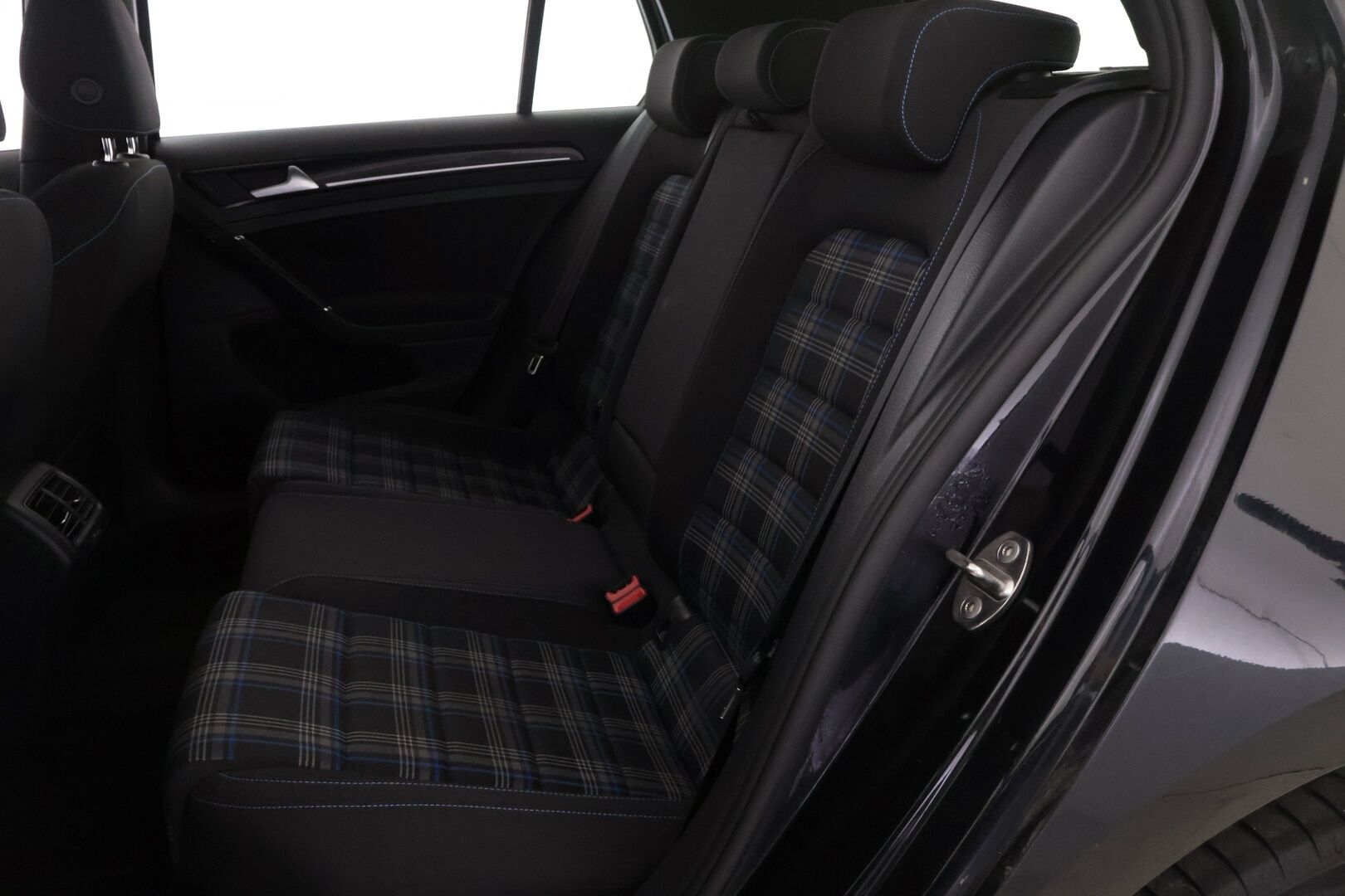 VOLKSWAGEN GOLF 2015 GTE Plug-In Hybrid 150kW - *ACC | Navigointi | LED-ajovalot | Front assist | Kattavasti huollettu | 2x Renkaat & Vanteet*
