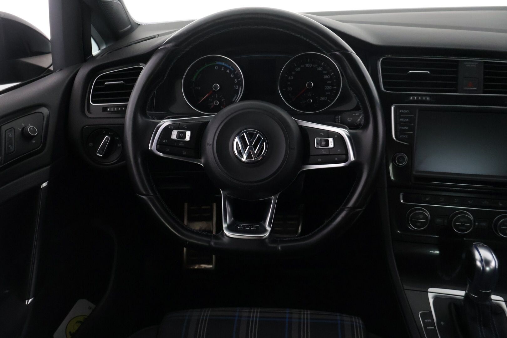 VOLKSWAGEN GOLF 2015 GTE Plug-In Hybrid 150kW - *ACC | Navigointi | LED-ajovalot | Front assist | Kattavasti huollettu | 2x Renkaat & Vanteet*