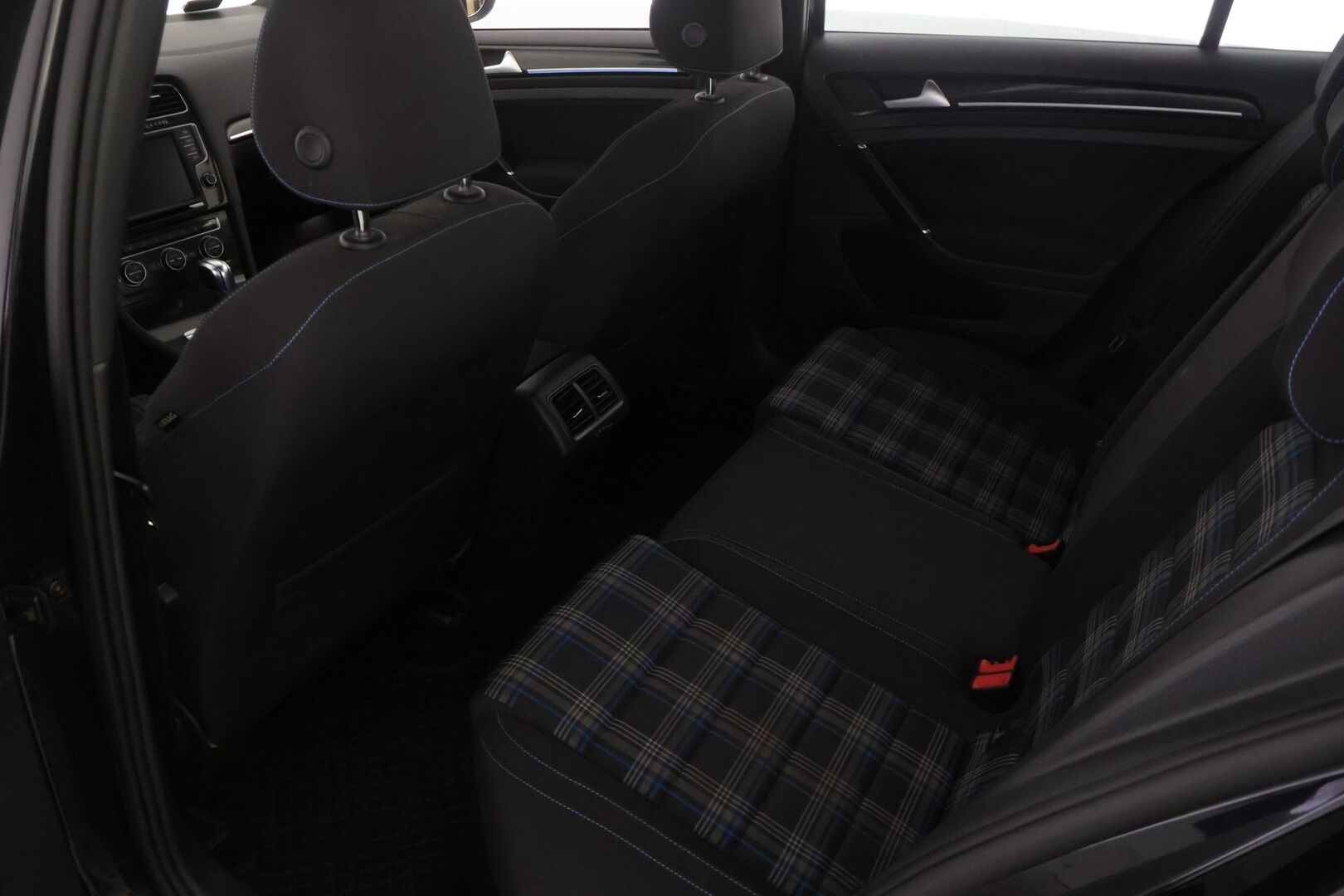 VOLKSWAGEN GOLF 2015 GTE Plug-In Hybrid 150kW - *ACC | Navigointi | LED-ajovalot | Front assist | Kattavasti huollettu | 2x Renkaat & Vanteet*