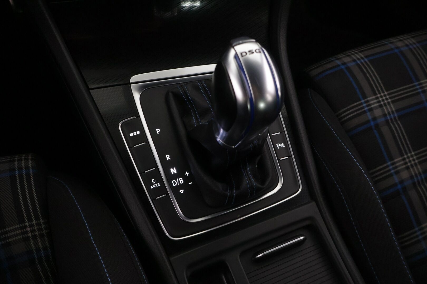 VOLKSWAGEN GOLF 2015 GTE Plug-In Hybrid 150kW - *ACC | Navigointi | LED-ajovalot | Front assist | Kattavasti huollettu | 2x Renkaat & Vanteet*