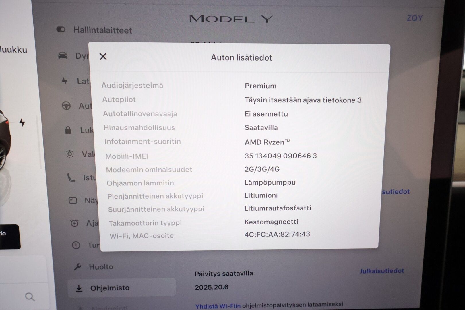 Tesla Model Y 2023 RWD **Lasikatto / Lämpöpumppu / Koukku / Adapt.Vakkari / Matrix-LED / P.Kamera / Muistipenkki / Premium Audio / Navi** - 3,99 % KORKOTARJOUS TÄHÄN AUTOON - Suomi-auto / 2x Latauskaapelit / Kahdet Renkaat 