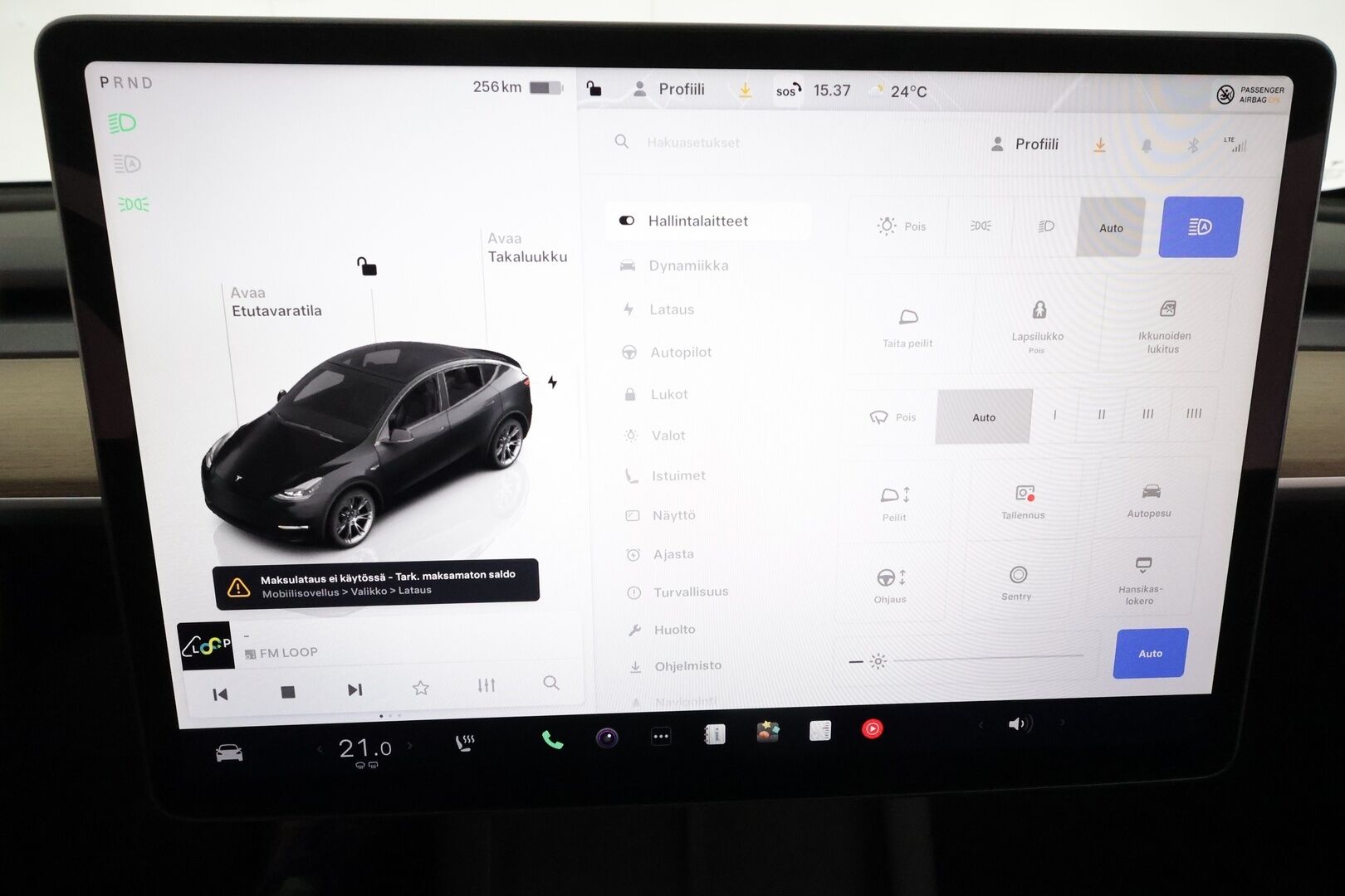 Tesla Model Y 2023 RWD **Lasikatto / Lämpöpumppu / Koukku / Adapt.Vakkari / Matrix-LED / P.Kamera / Muistipenkki / Premium Audio / Navi** - 3,99 % KORKOTARJOUS TÄHÄN AUTOON - Suomi-auto / 2x Latauskaapelit / Kahdet Renkaat 