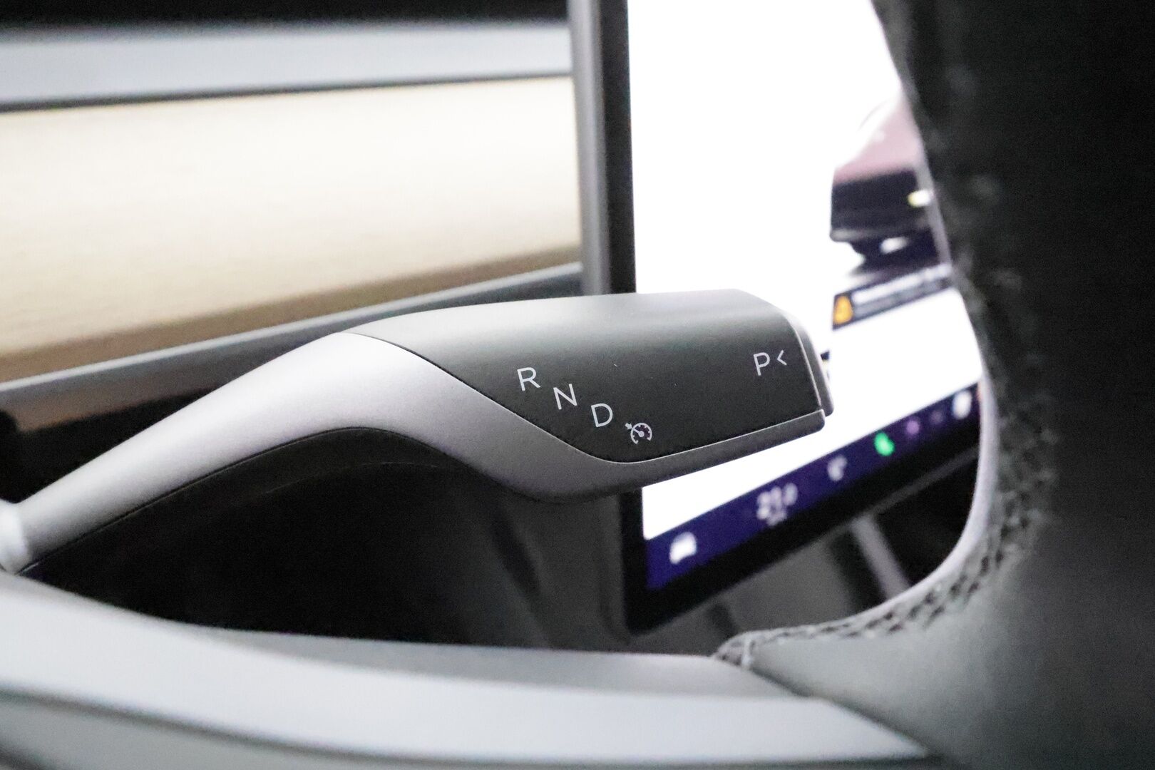 Tesla Model Y 2023 RWD **Lasikatto / Lämpöpumppu / Koukku / Adapt.Vakkari / Matrix-LED / P.Kamera / Muistipenkki / Premium Audio / Navi** - 3,99 % KORKOTARJOUS TÄHÄN AUTOON - Suomi-auto / 2x Latauskaapelit / Kahdet Renkaat 
