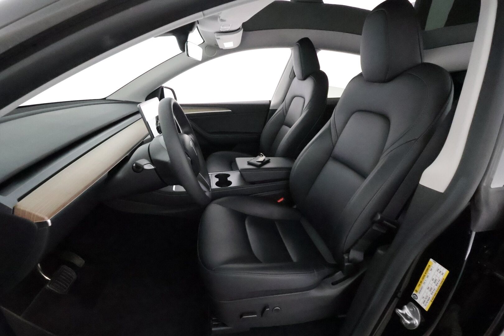 Tesla Model Y 2023 RWD **Lasikatto / Lämpöpumppu / Koukku / Adapt.Vakkari / Matrix-LED / P.Kamera / Muistipenkki / Premium Audio / Navi** - 3,99 % KORKOTARJOUS TÄHÄN AUTOON - Suomi-auto / 2x Latauskaapelit / Kahdet Renkaat 