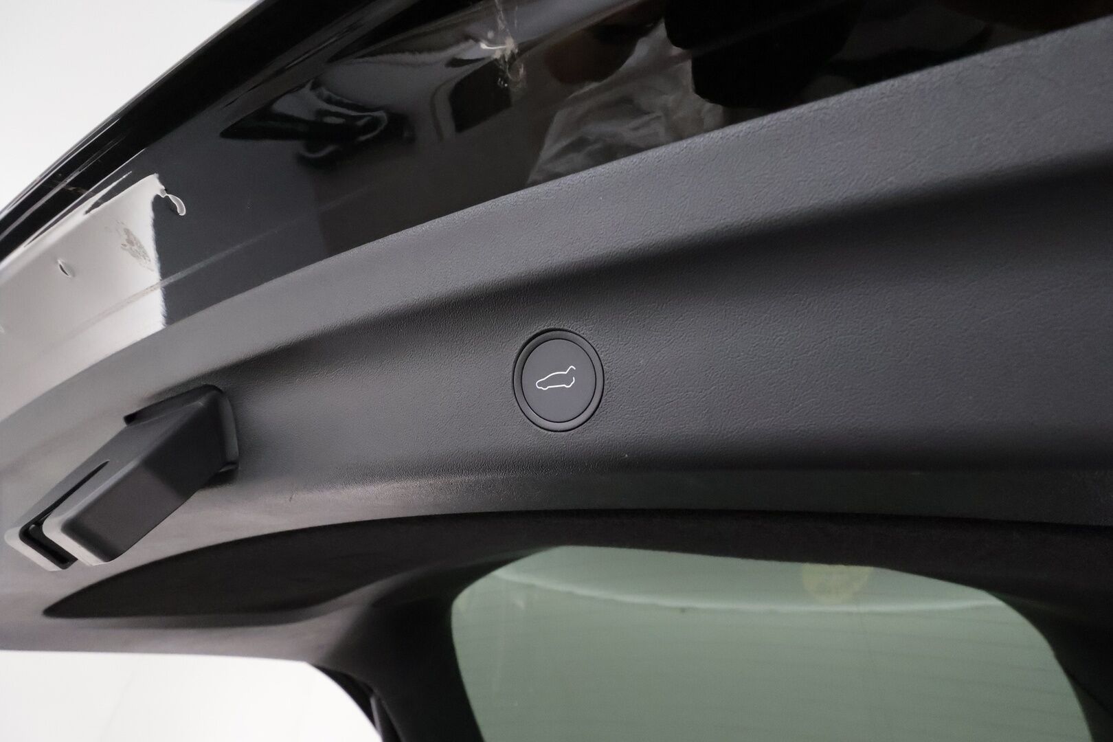Tesla Model Y 2023 RWD **Lasikatto / Lämpöpumppu / Koukku / Adapt.Vakkari / Matrix-LED / P.Kamera / Muistipenkki / Premium Audio / Navi** - 3,99 % KORKOTARJOUS TÄHÄN AUTOON - Suomi-auto / 2x Latauskaapelit / Kahdet Renkaat 