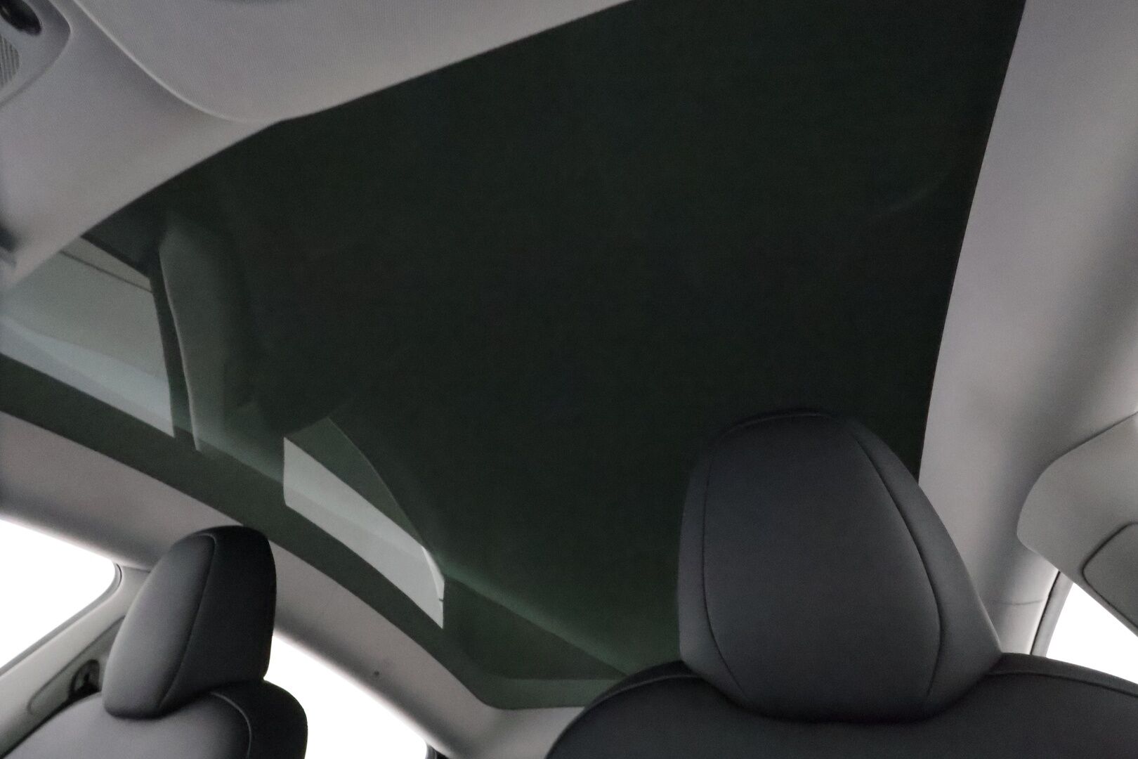 Tesla Model Y 2023 RWD **Lasikatto / Lämpöpumppu / Koukku / Adapt.Vakkari / Matrix-LED / P.Kamera / Muistipenkki / Premium Audio / Navi** - 3,99 % KORKOTARJOUS TÄHÄN AUTOON - Suomi-auto / 2x Latauskaapelit / Kahdet Renkaat 