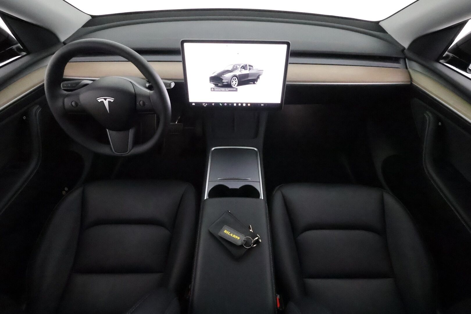 Tesla Model Y 2023 RWD **Lasikatto / Lämpöpumppu / Koukku / Adapt.Vakkari / Matrix-LED / P.Kamera / Muistipenkki / Premium Audio / Navi** - 3,99 % KORKOTARJOUS TÄHÄN AUTOON - Suomi-auto / 2x Latauskaapelit / Kahdet Renkaat 