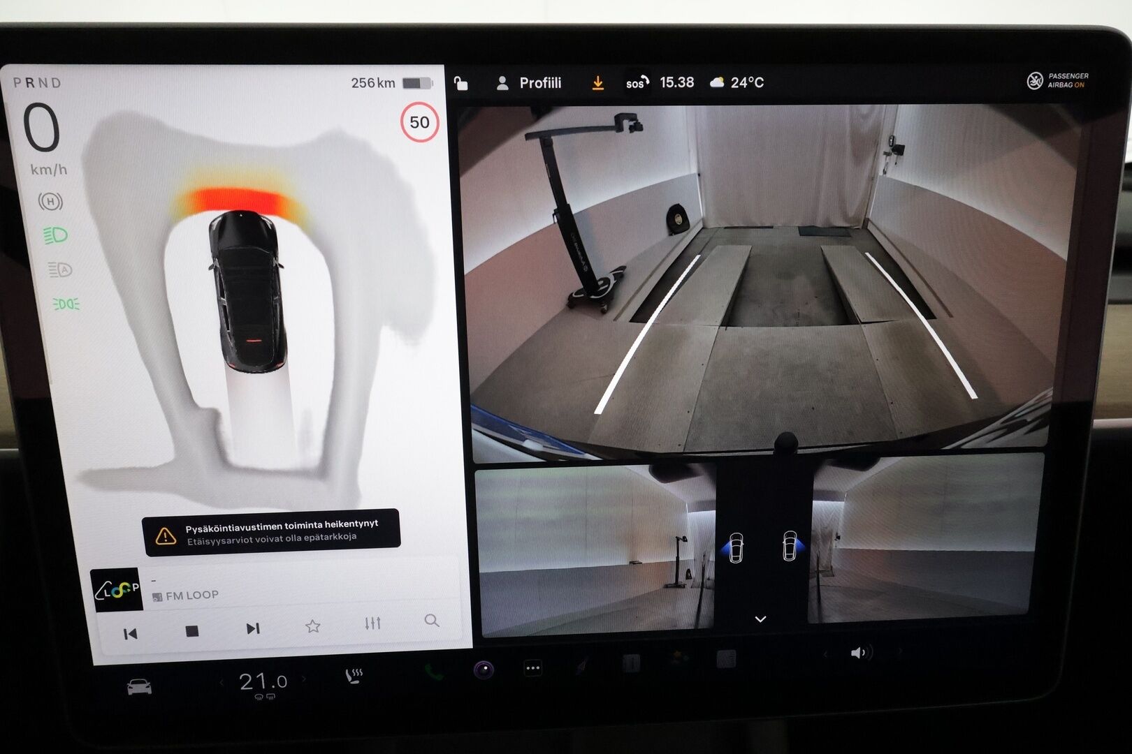 Tesla Model Y 2023 RWD **Lasikatto / Lämpöpumppu / Koukku / Adapt.Vakkari / Matrix-LED / P.Kamera / Muistipenkki / Premium Audio / Navi** - 3,99 % KORKOTARJOUS TÄHÄN AUTOON - Suomi-auto / 2x Latauskaapelit / Kahdet Renkaat 