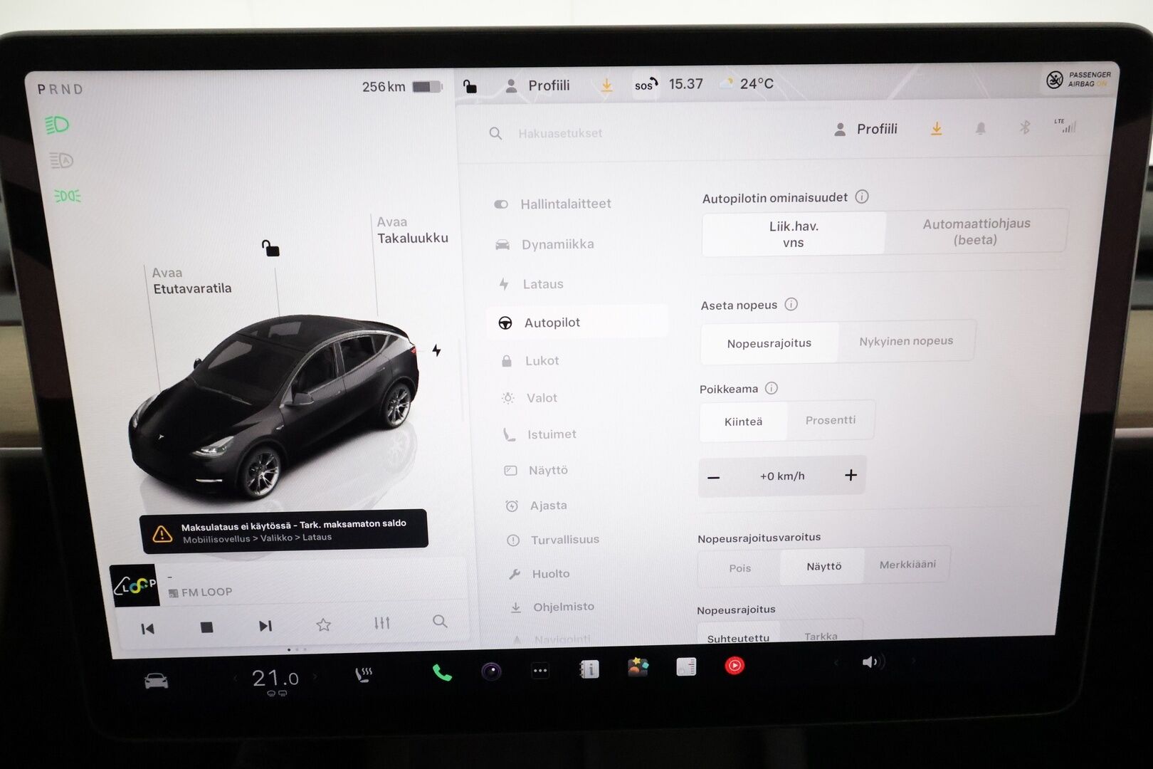 Tesla Model Y 2023 RWD **Lasikatto / Lämpöpumppu / Koukku / Adapt.Vakkari / Matrix-LED / P.Kamera / Muistipenkki / Premium Audio / Navi** - 3,99 % KORKOTARJOUS TÄHÄN AUTOON - Suomi-auto / 2x Latauskaapelit / Kahdet Renkaat 