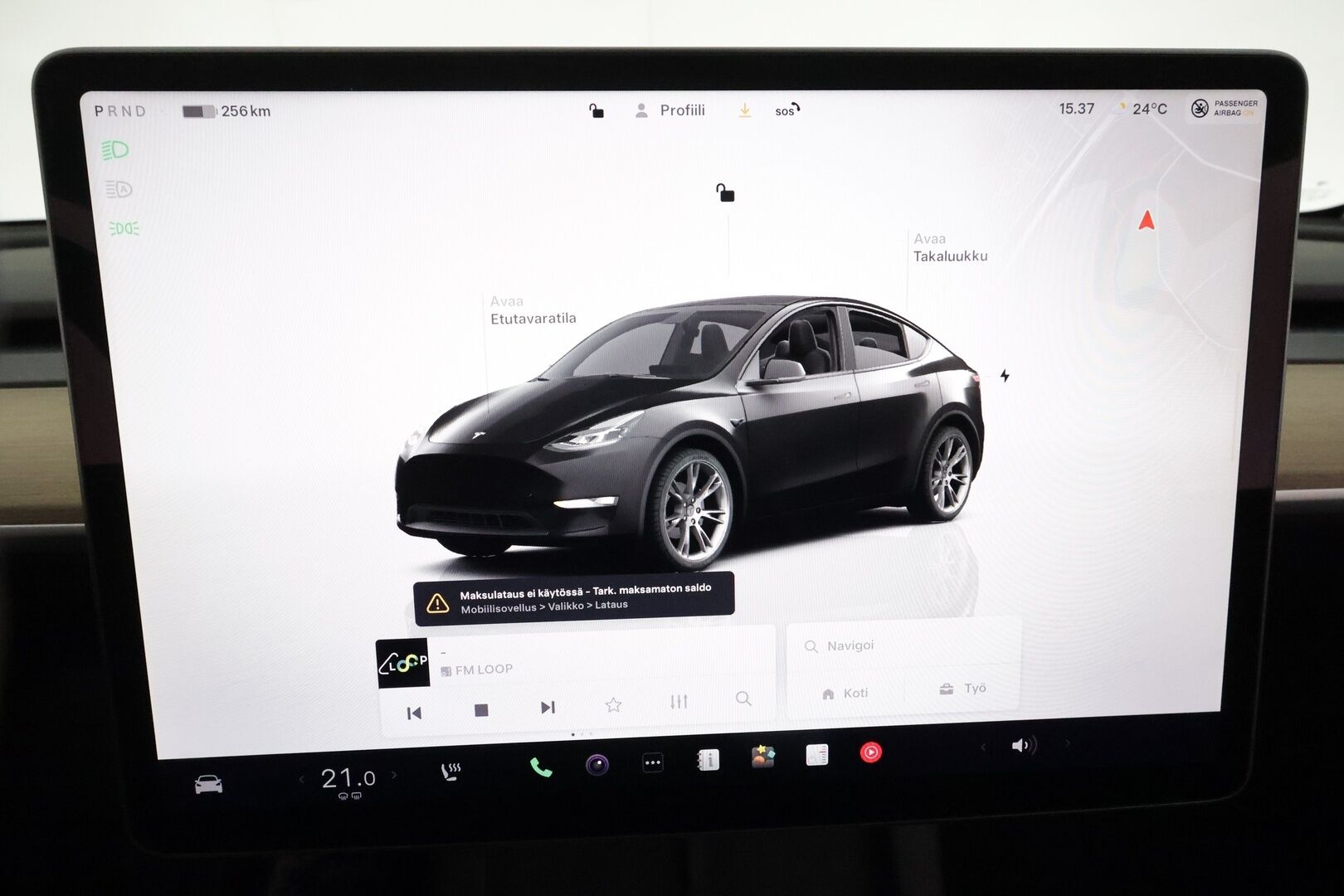 Tesla Model Y 2023 RWD **Lasikatto / Lämpöpumppu / Koukku / Adapt.Vakkari / Matrix-LED / P.Kamera / Muistipenkki / Premium Audio / Navi** - 3,99 % KORKOTARJOUS TÄHÄN AUTOON - Suomi-auto / 2x Latauskaapelit / Kahdet Renkaat 