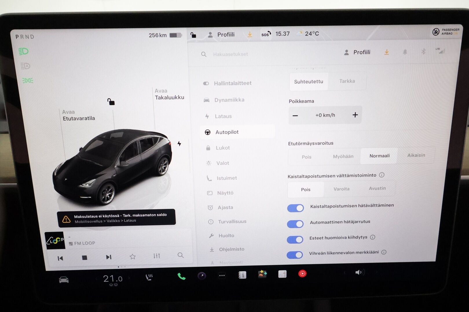 Tesla Model Y 2023 RWD **Lasikatto / Lämpöpumppu / Koukku / Adapt.Vakkari / Matrix-LED / P.Kamera / Muistipenkki / Premium Audio / Navi** - 3,99 % KORKOTARJOUS TÄHÄN AUTOON - Suomi-auto / 2x Latauskaapelit / Kahdet Renkaat 