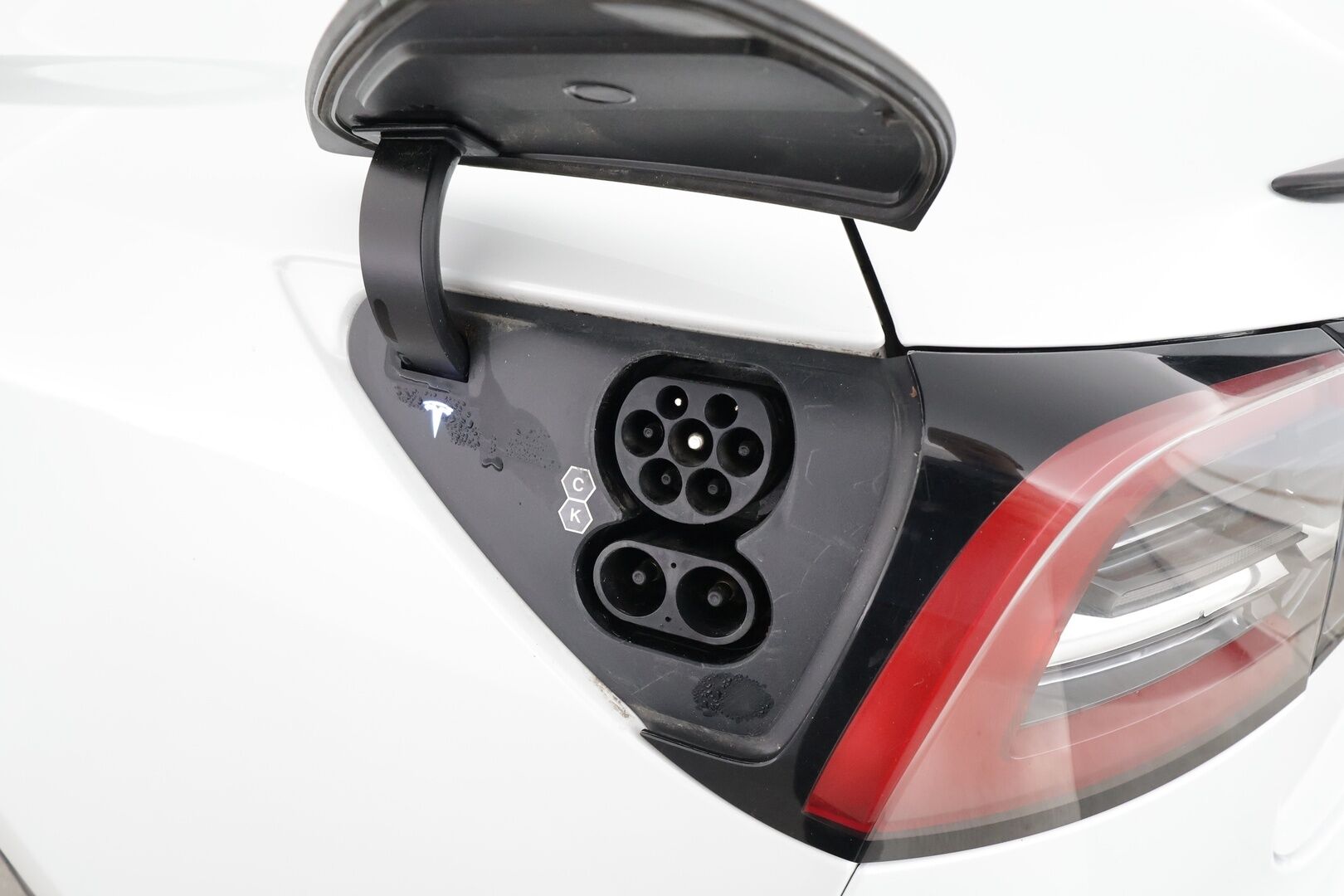 Tesla Model 3 2023 Performance * Lasikatto / ILP / ACC / Matrix-LED / P.Kamera / Muistipenkki / Premium Audio / Navi / Kaistavahti * - 1-om Suomi-auto / 2x vanteet / Akku kuntotarkastettu 